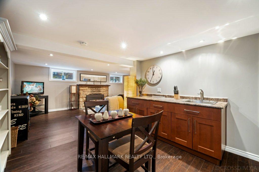 Photo 4 of Unit Lower Level, 4 Four Oaks Gate, Toronto, East York — HOMEH