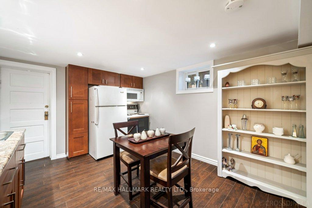 Photo 6 of Unit Lower Level, 4 Four Oaks Gate, Toronto, East York — HOMEH