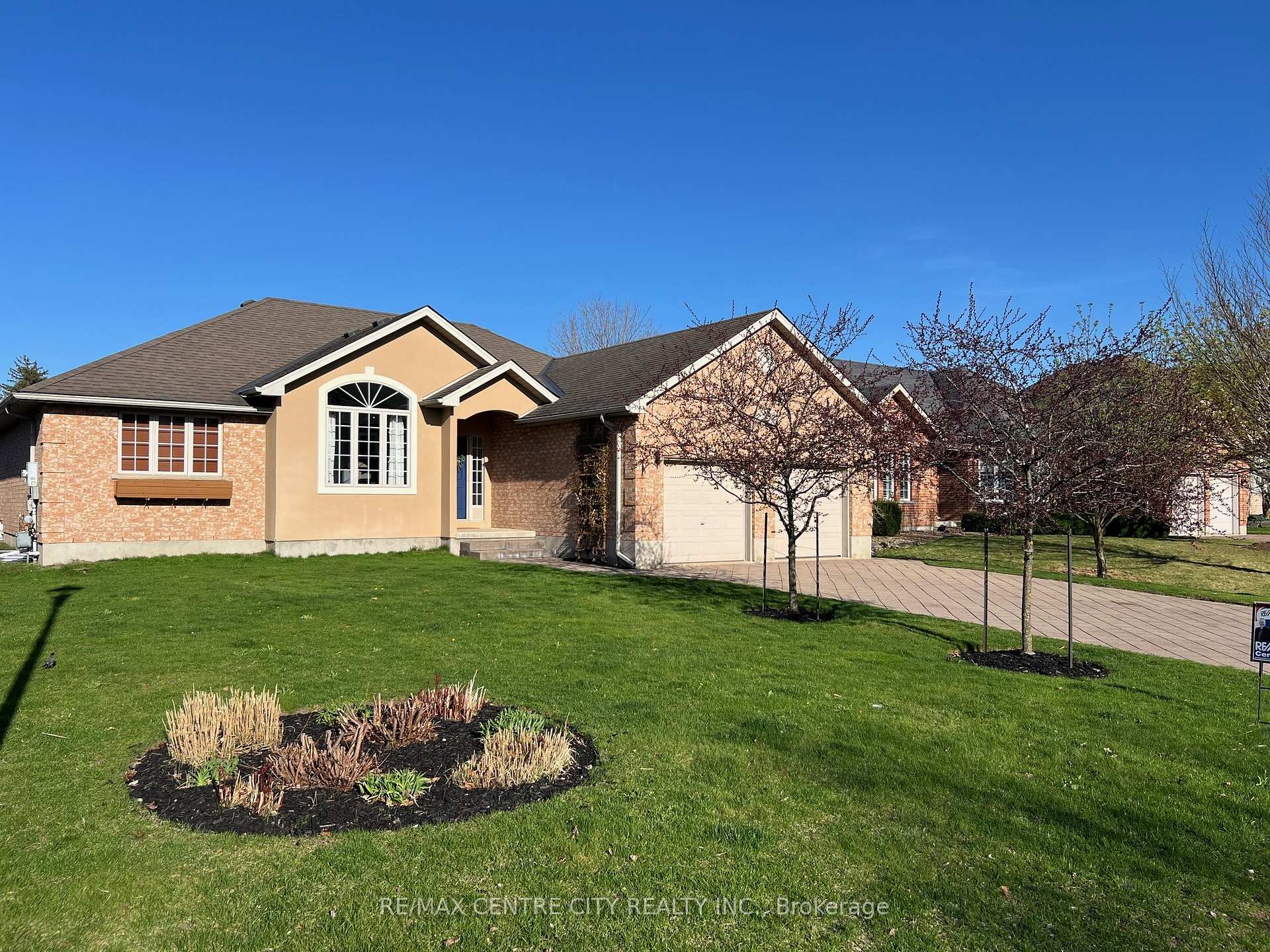 Photo 1 of 12 Pinehurst Drive, Thames Centre, Dorchester — HOMEH