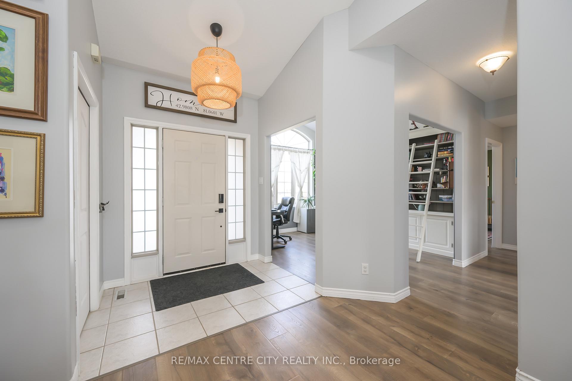 Photo 3 of 12 Pinehurst Drive, Thames Centre, Dorchester — HOMEH