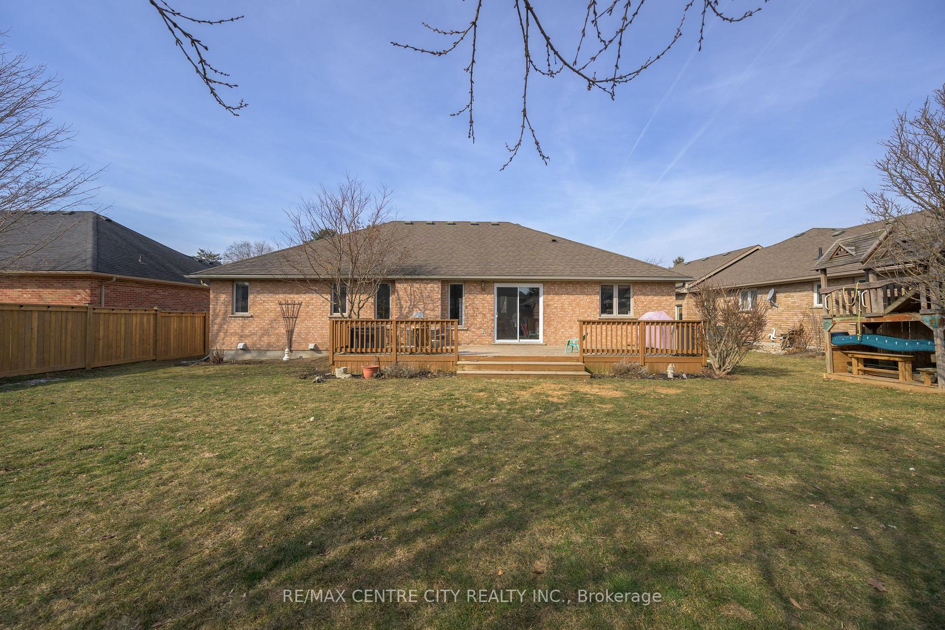 Photo 5 of 12 Pinehurst Drive, Thames Centre, Dorchester — HOMEH