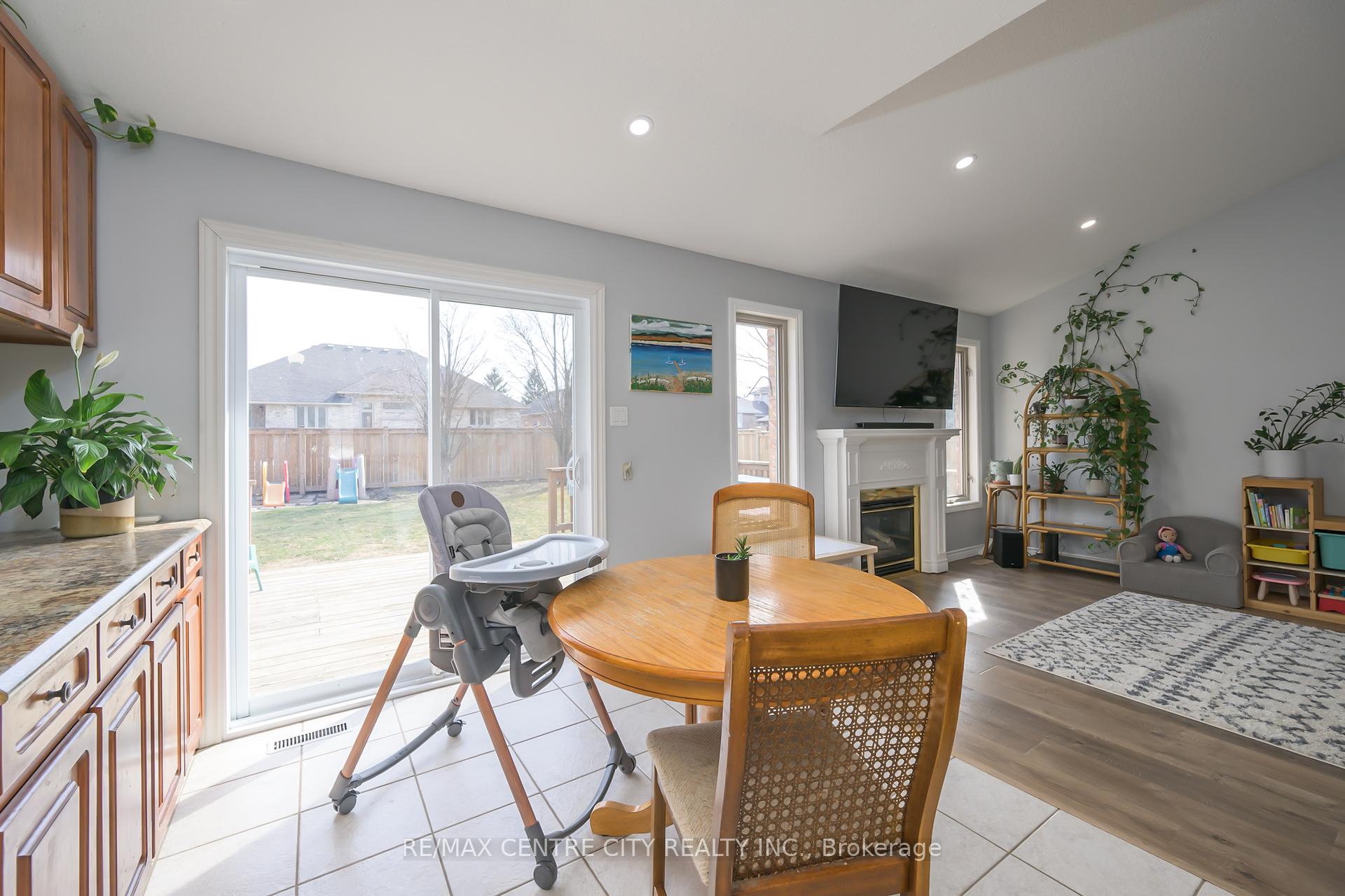 Photo 11 of 12 Pinehurst Drive, Thames Centre, Dorchester — HOMEH