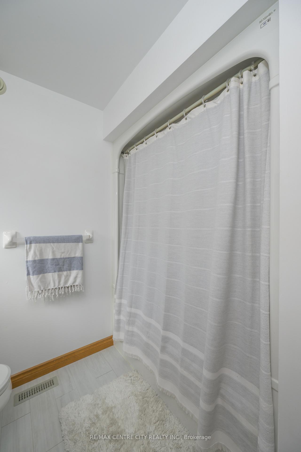 Photo 20 of 12 Pinehurst Drive, Thames Centre, Dorchester — HOMEH