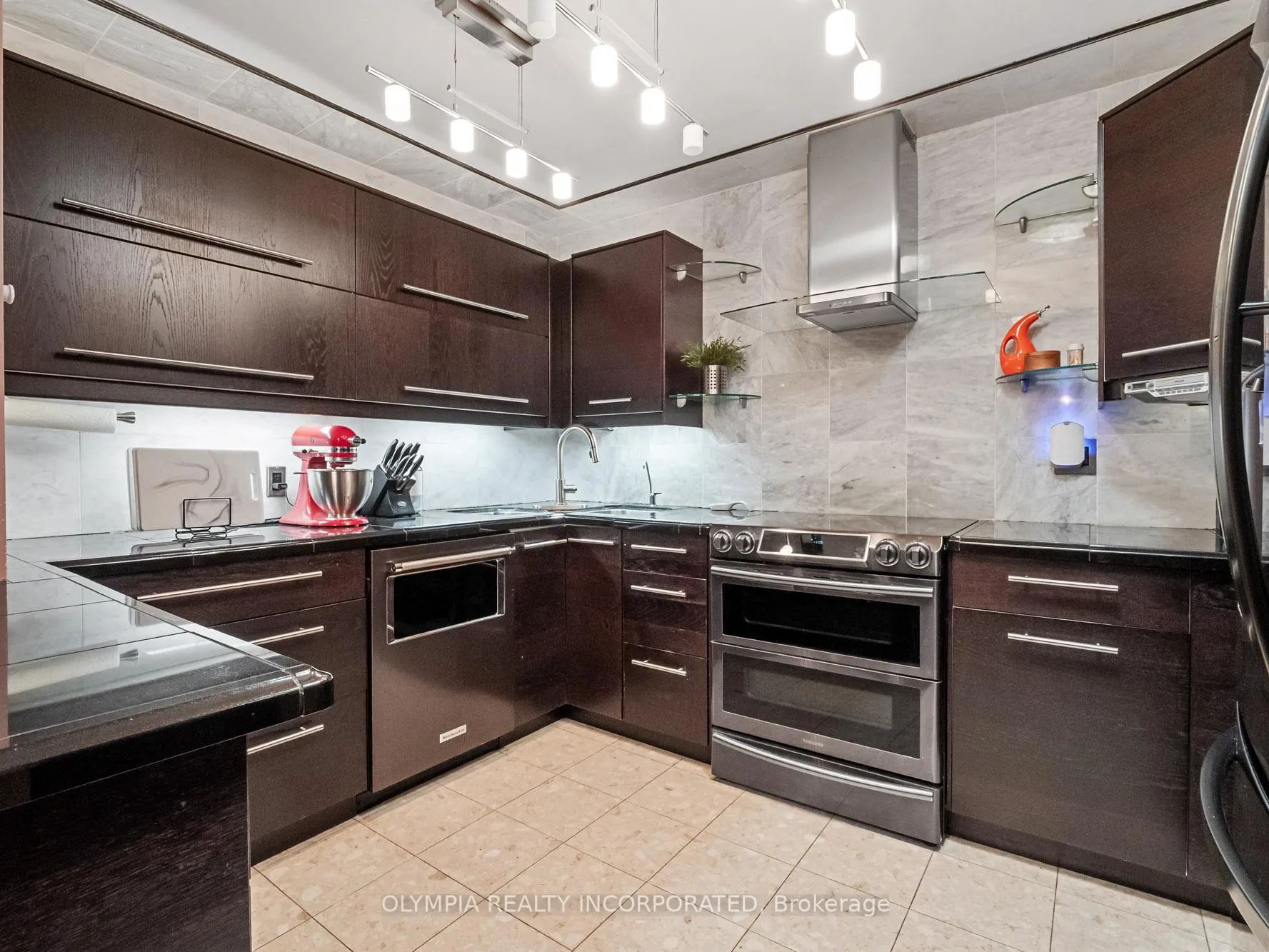 Photo 4 of 6155 Valley Way, Niagara Falls, Cherrywood — HOMEH