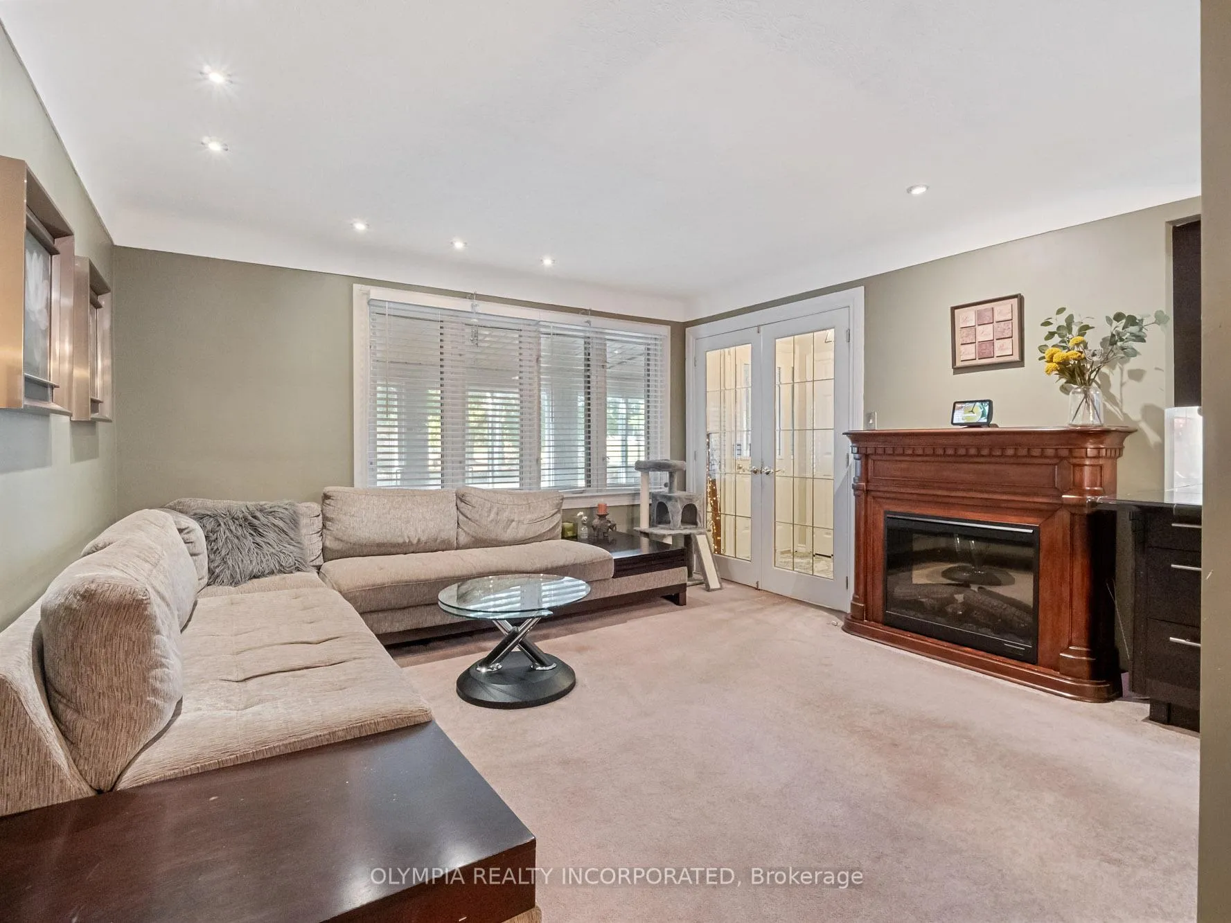 Photo 5 of 6155 Valley Way, Niagara Falls, Cherrywood — HOMEH