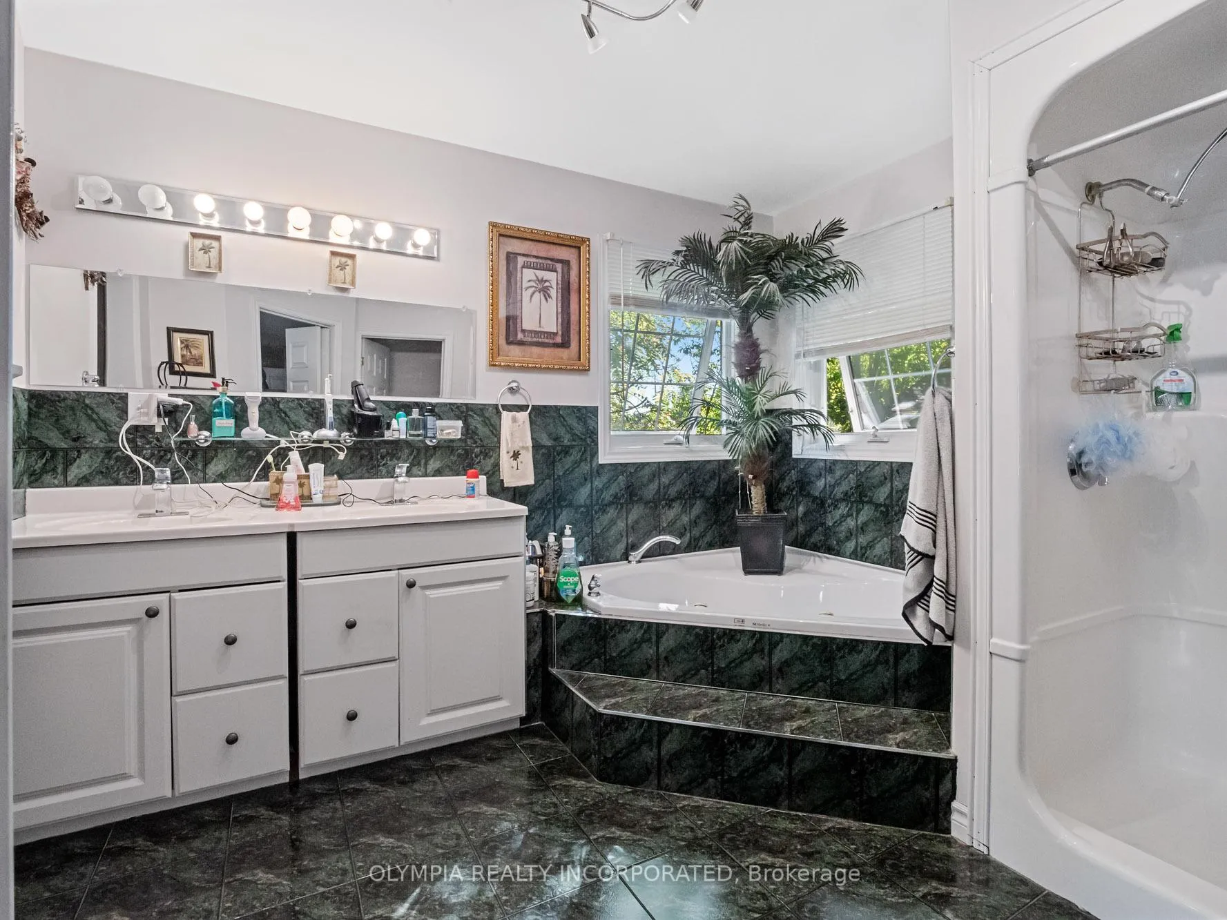 Photo 11 of 6155 Valley Way, Niagara Falls, Cherrywood — HOMEH