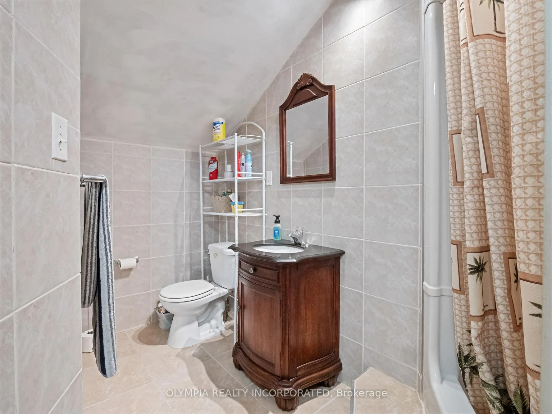 Photo 13 of 6155 Valley Way, Niagara Falls, Cherrywood — HOMEH