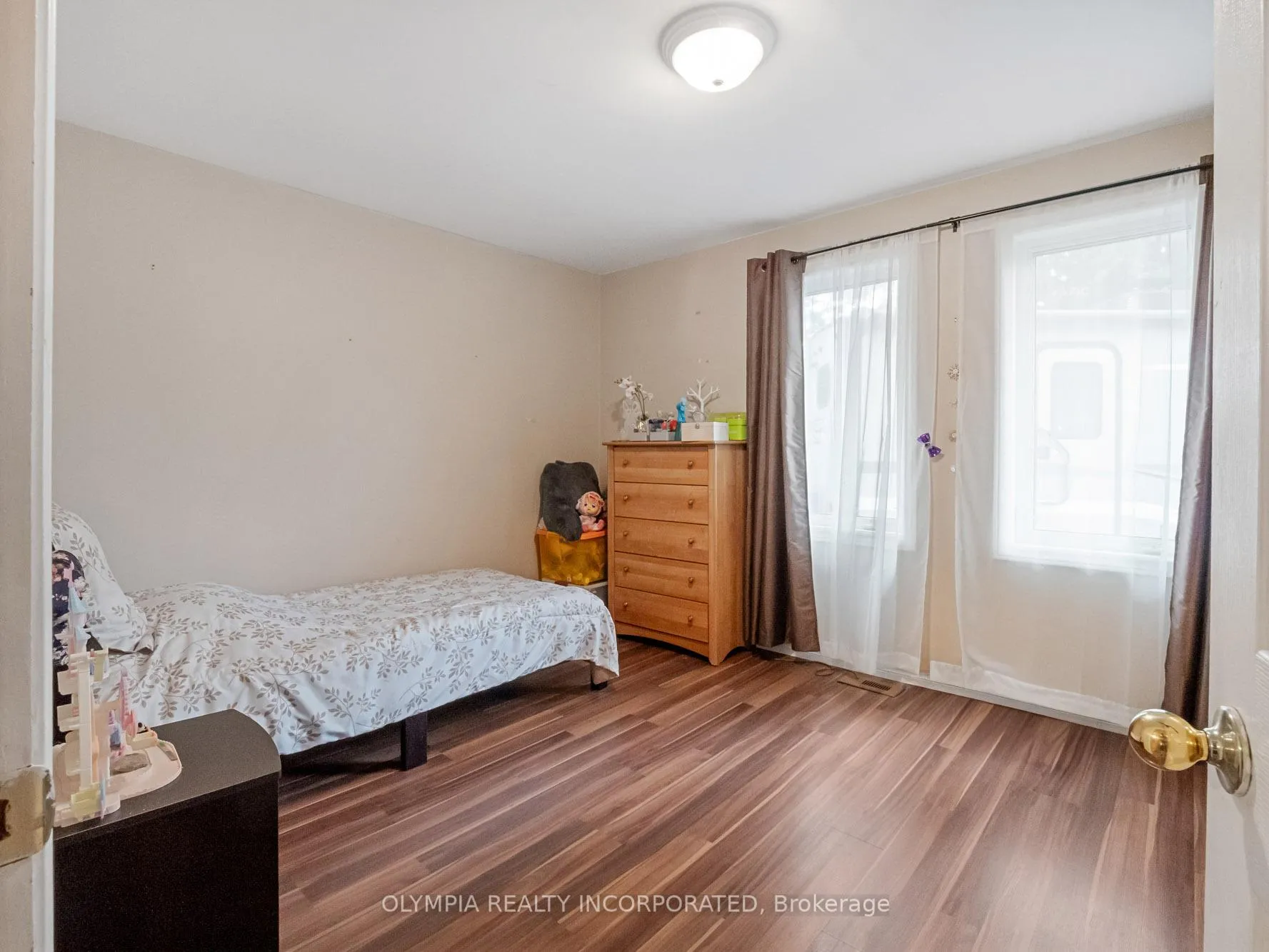 Photo 14 of 6155 Valley Way, Niagara Falls, Cherrywood — HOMEH