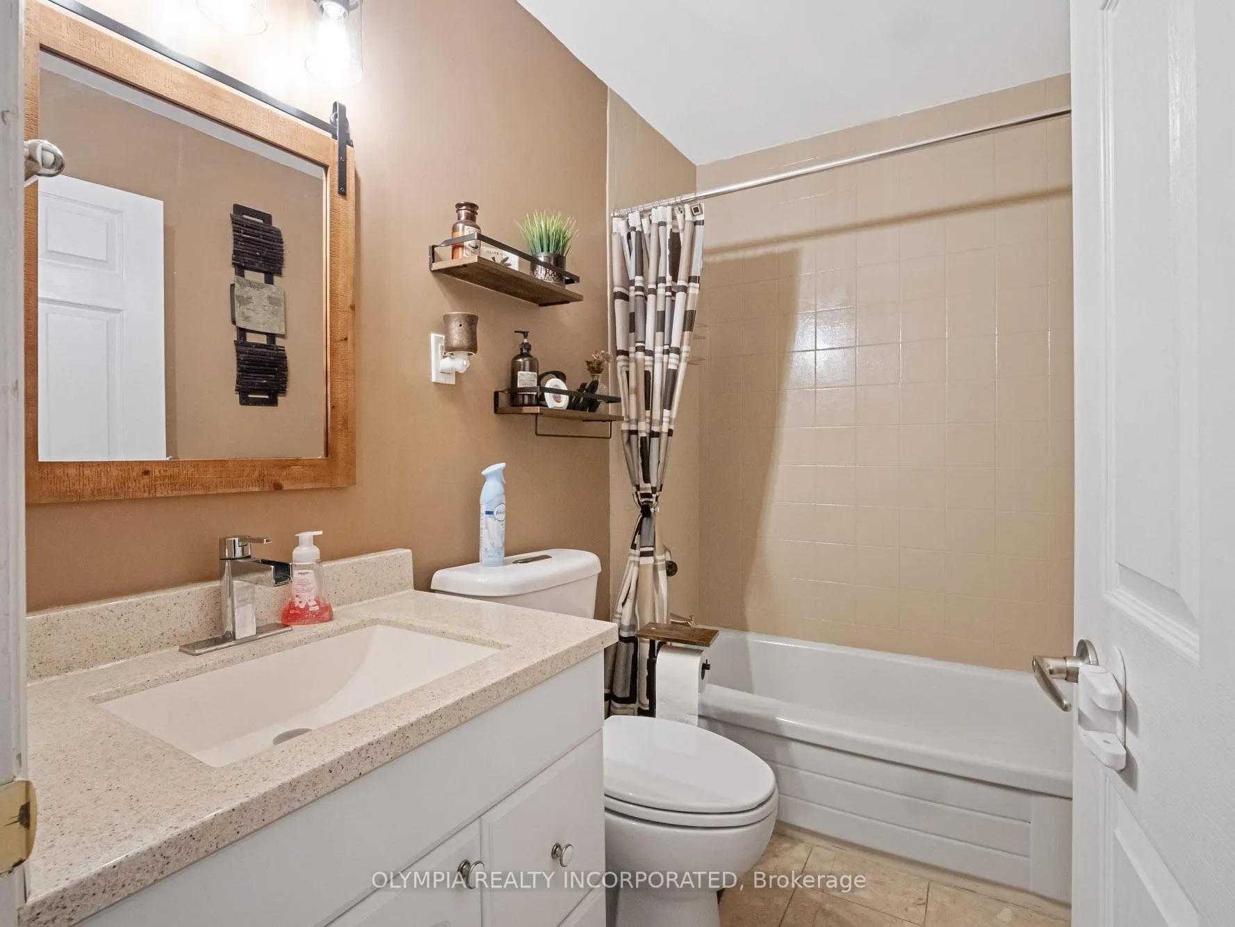 Photo 15 of 6155 Valley Way, Niagara Falls, Cherrywood — HOMEH