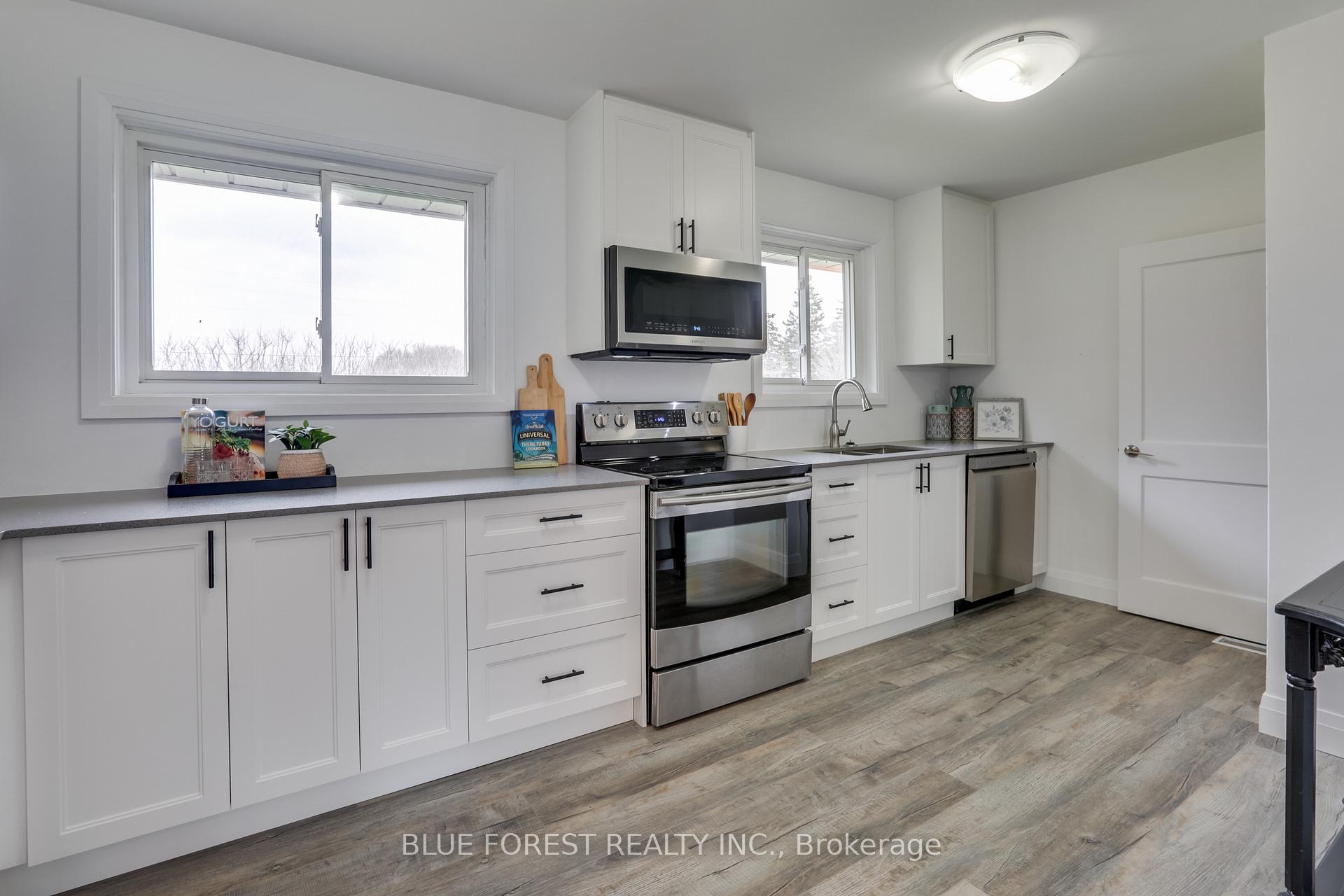 Photo 2 of 220 Ross Avenue, Thames Centre, Dorchester — HOMEH