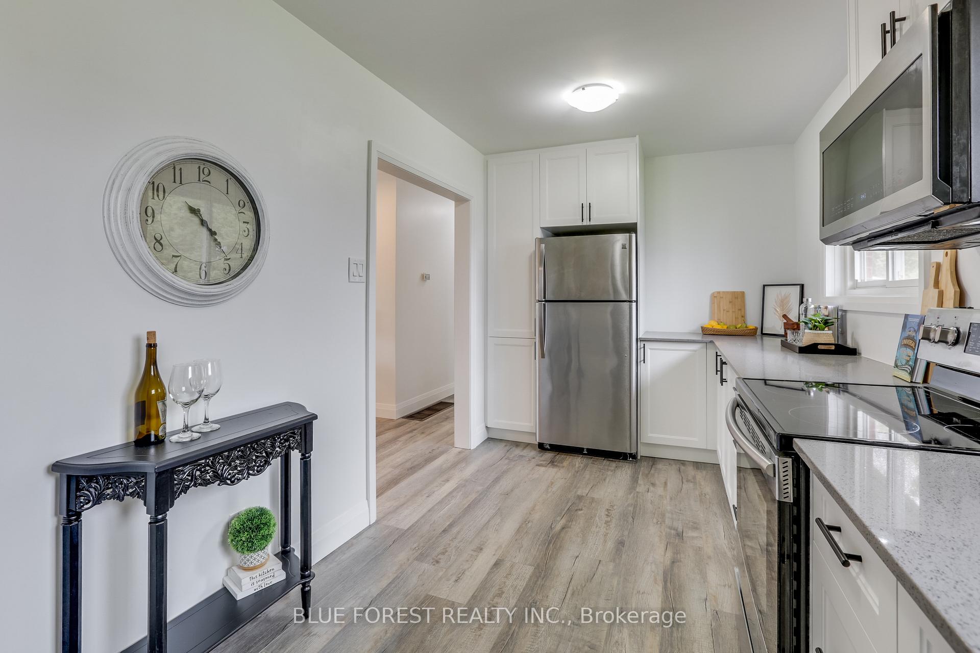 Photo 3 of 220 Ross Avenue, Thames Centre, Dorchester — HOMEH
