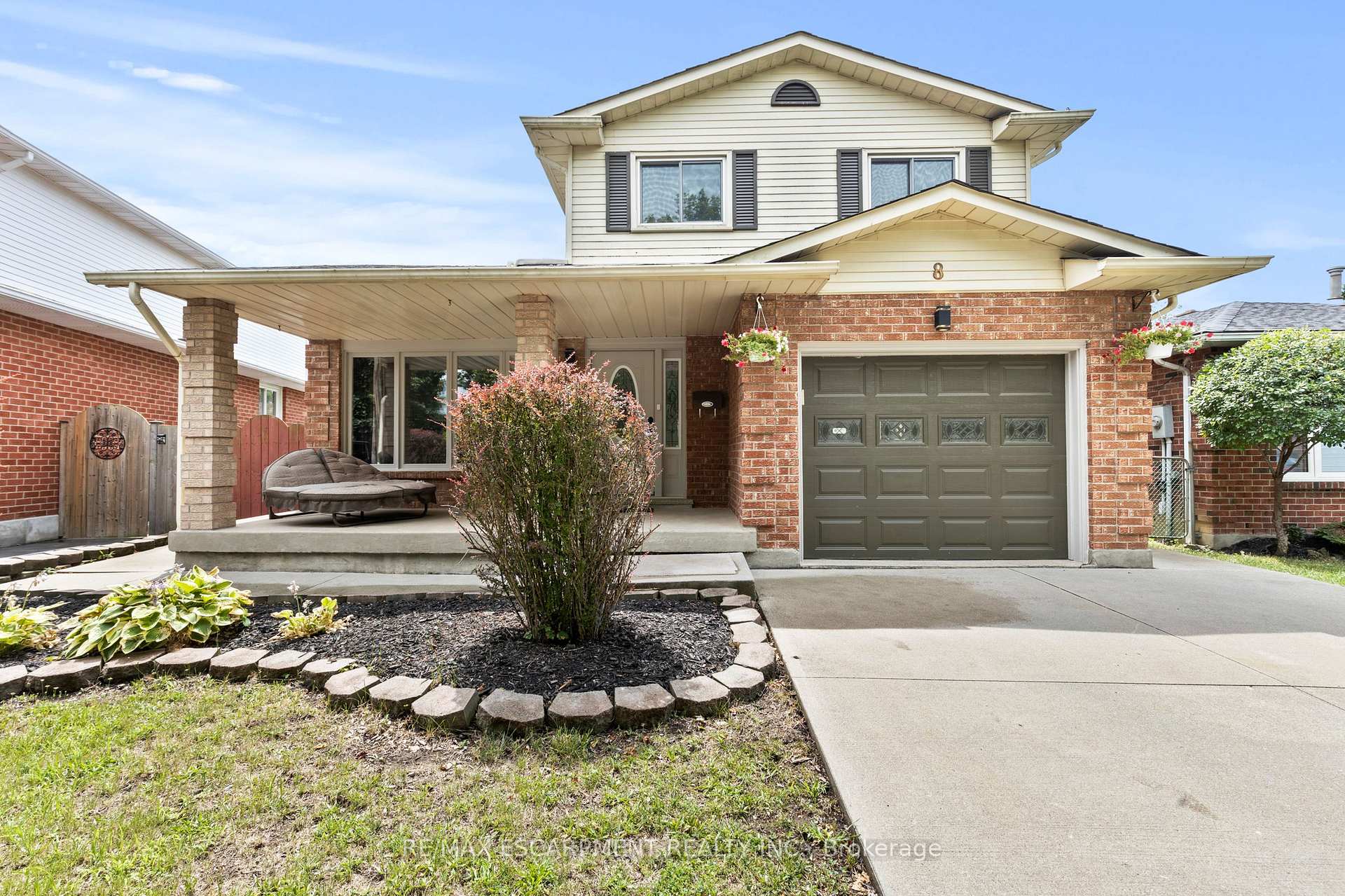 Photo 2 of 8 Coleman Court, Thorold, Confederation Heights — HOMEH
