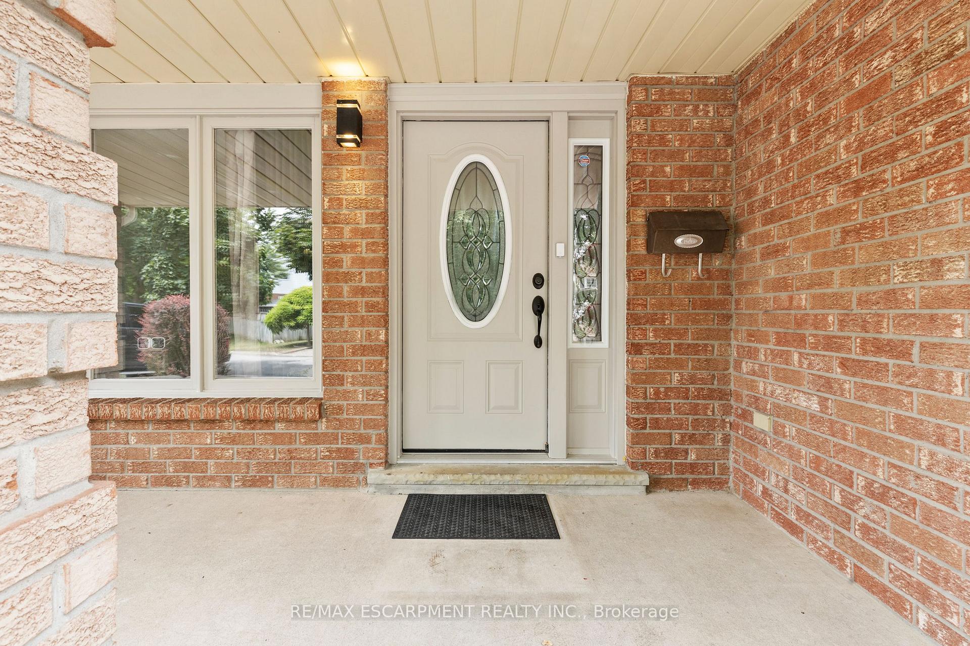 Photo 4 of 8 Coleman Court, Thorold, Confederation Heights — HOMEH