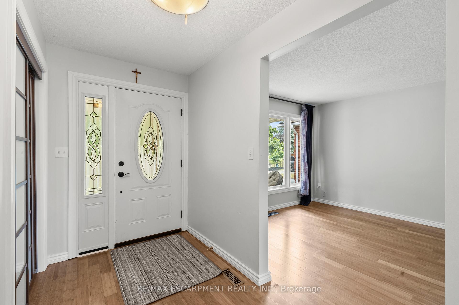 Photo 5 of 8 Coleman Court, Thorold, Confederation Heights — HOMEH