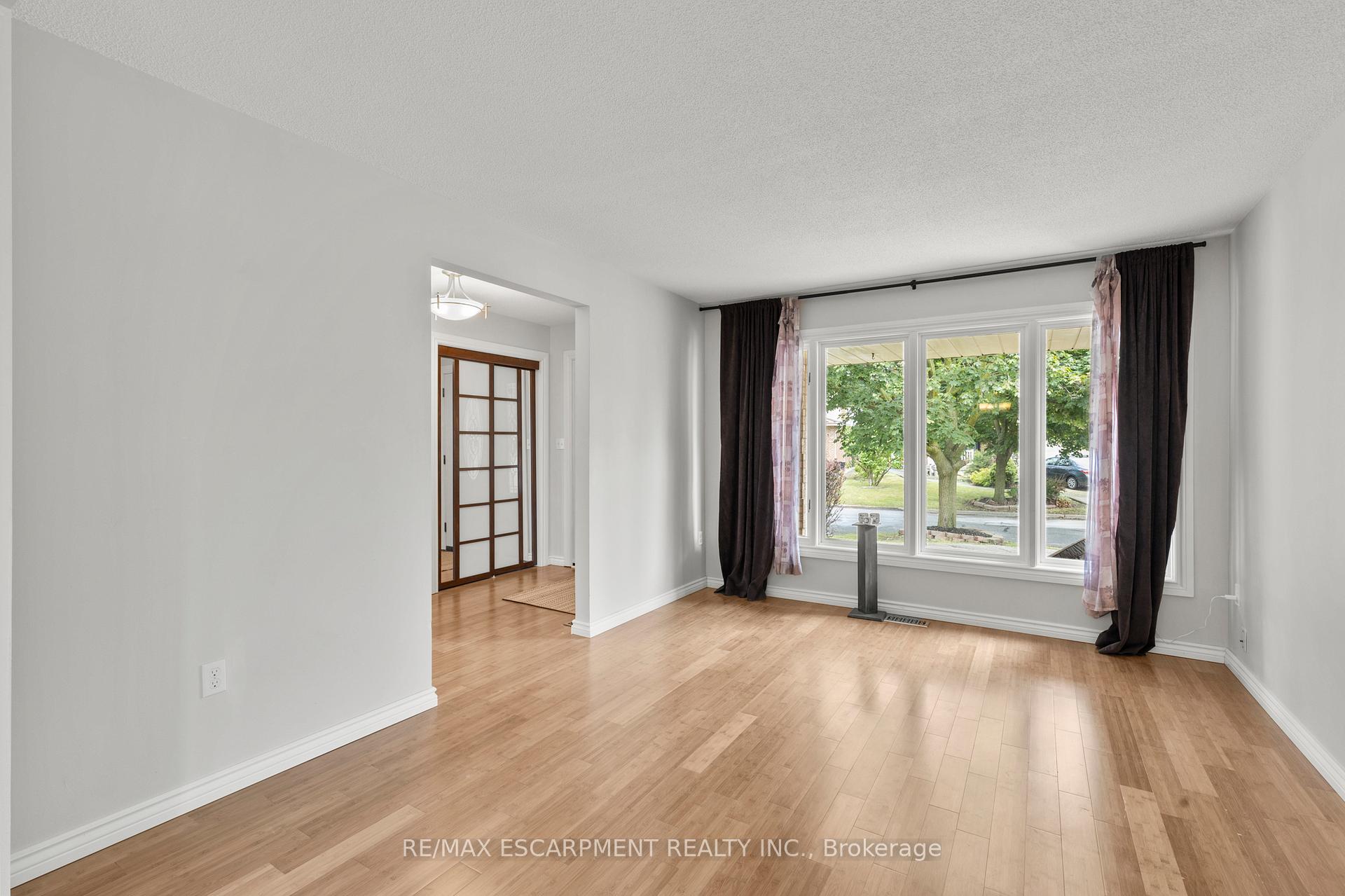 Photo 7 of 8 Coleman Court, Thorold, Confederation Heights — HOMEH