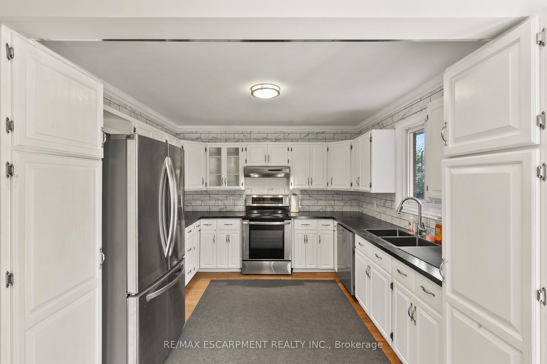 Photo 12 of 8 Coleman Court, Thorold, Confederation Heights — HOMEH