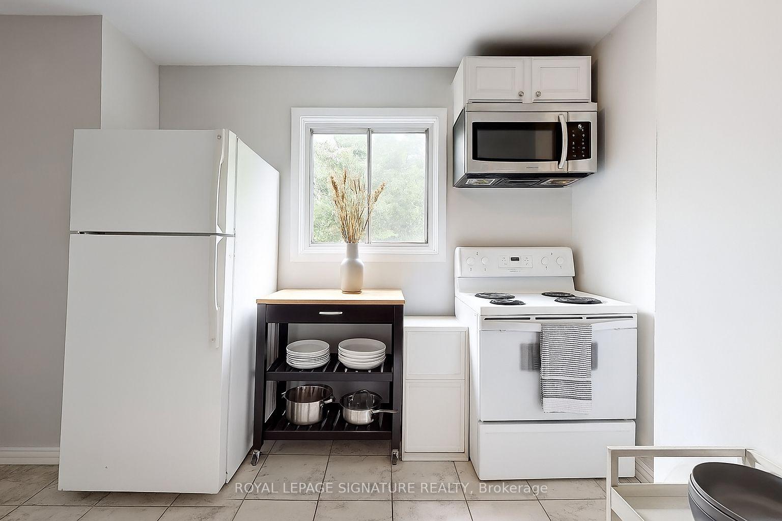Photo 3 of Unit Upper B, 117 Hampton Avenue, Toronto, North Riverdale — HOMEH