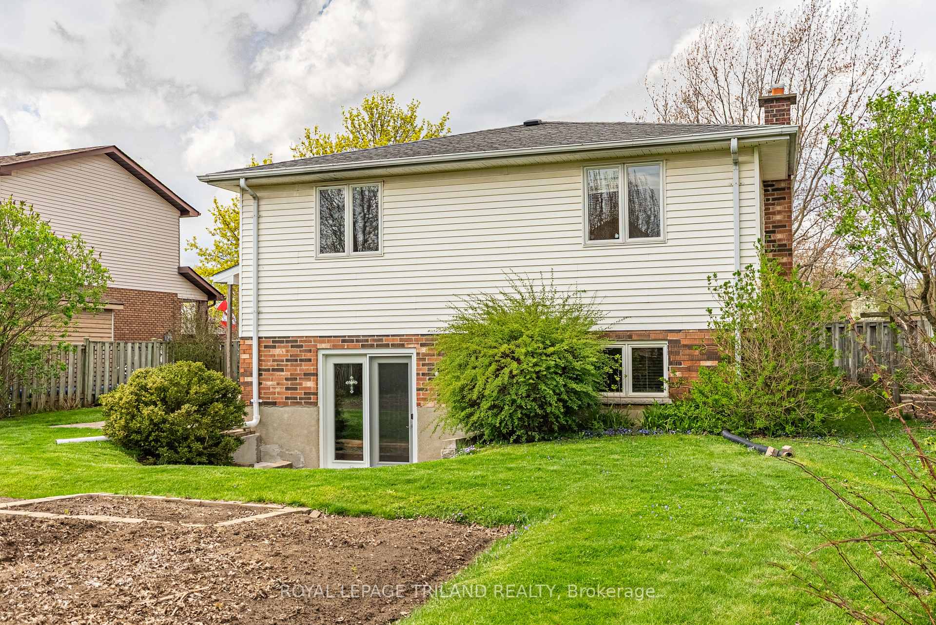 Photo 9 of 235 Mitchell Avenue, Thames Centre, Dorchester — HOMEH