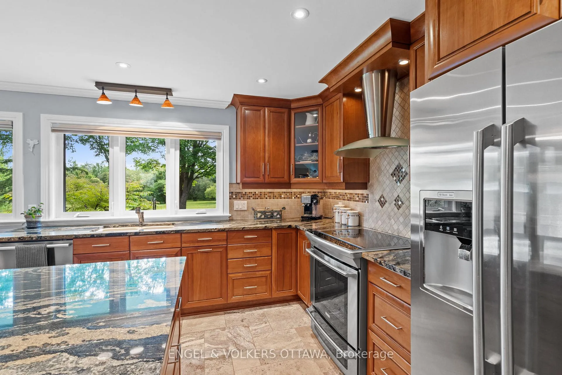 Photo 11 of 24 Doris Avenue, Ottawa, Blossom Park/Kemp Park/Findlay Creek — HOMEH