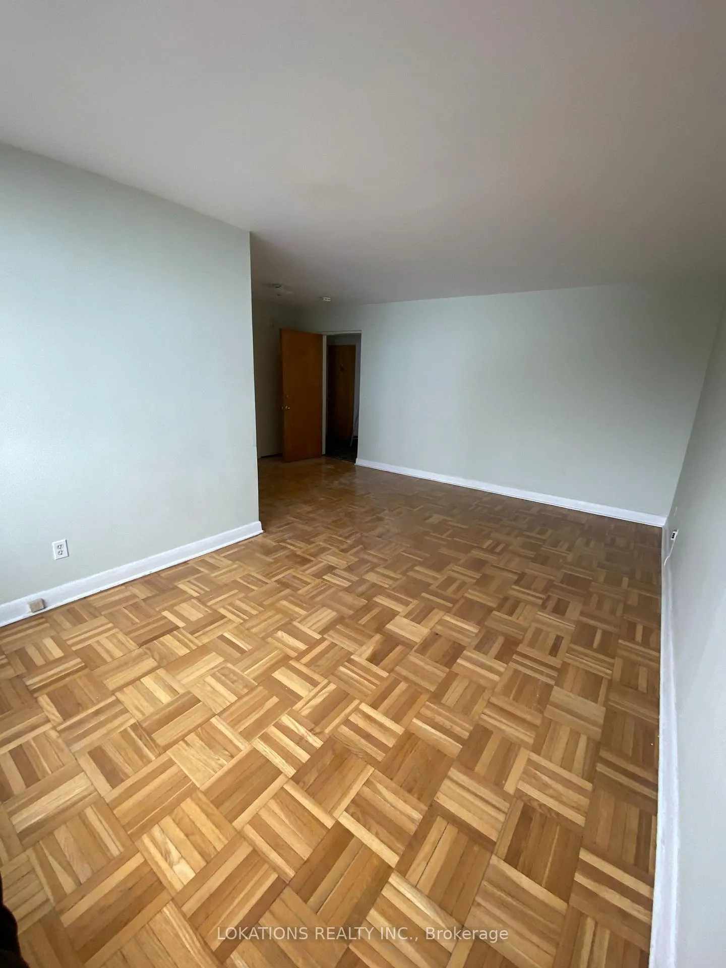 Photo 4 of Unit 209, 2135 Avenue Road, Toronto, Bedford Park-Nortown — HOMEH