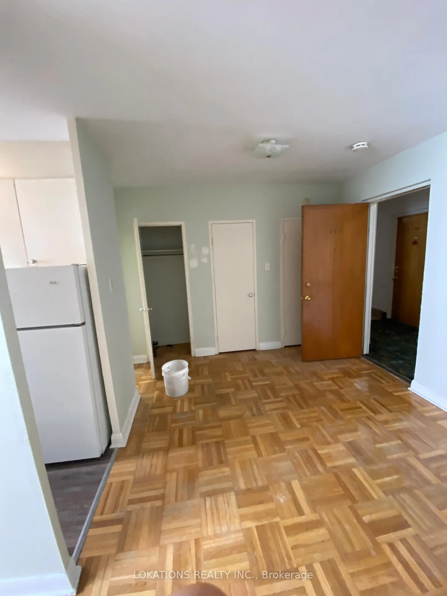 Photo 5 of Unit 209, 2135 Avenue Road, Toronto, Bedford Park-Nortown — HOMEH