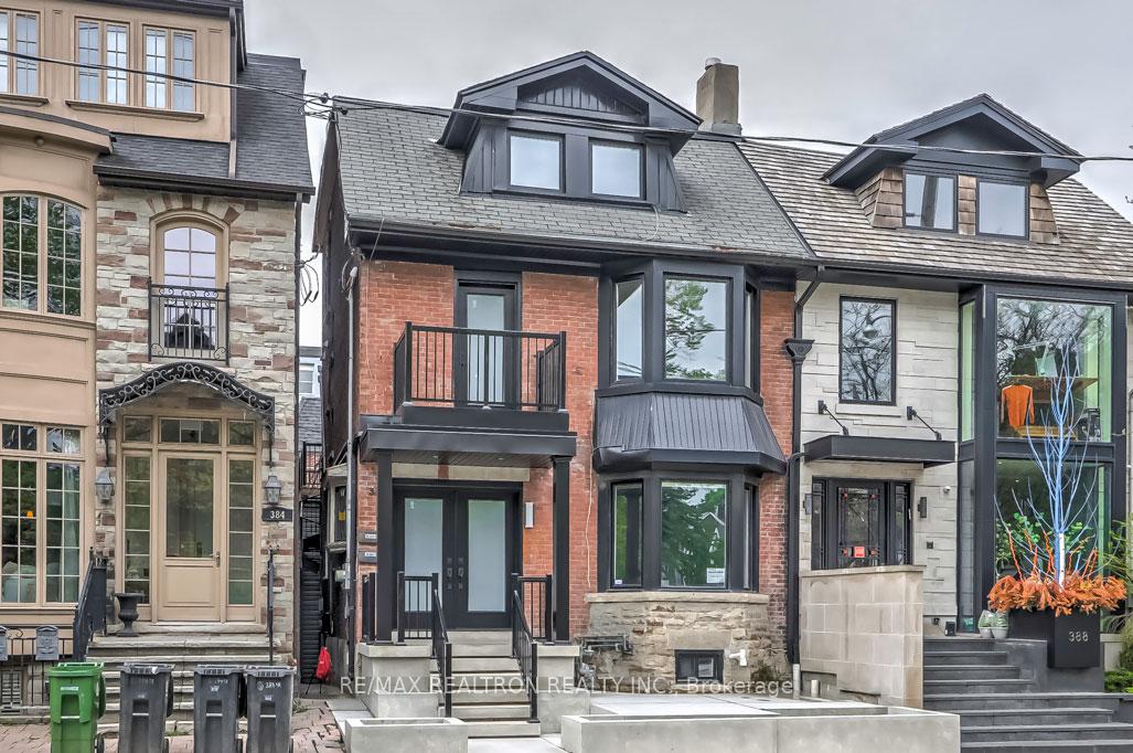 Front of 386 Spadina Road