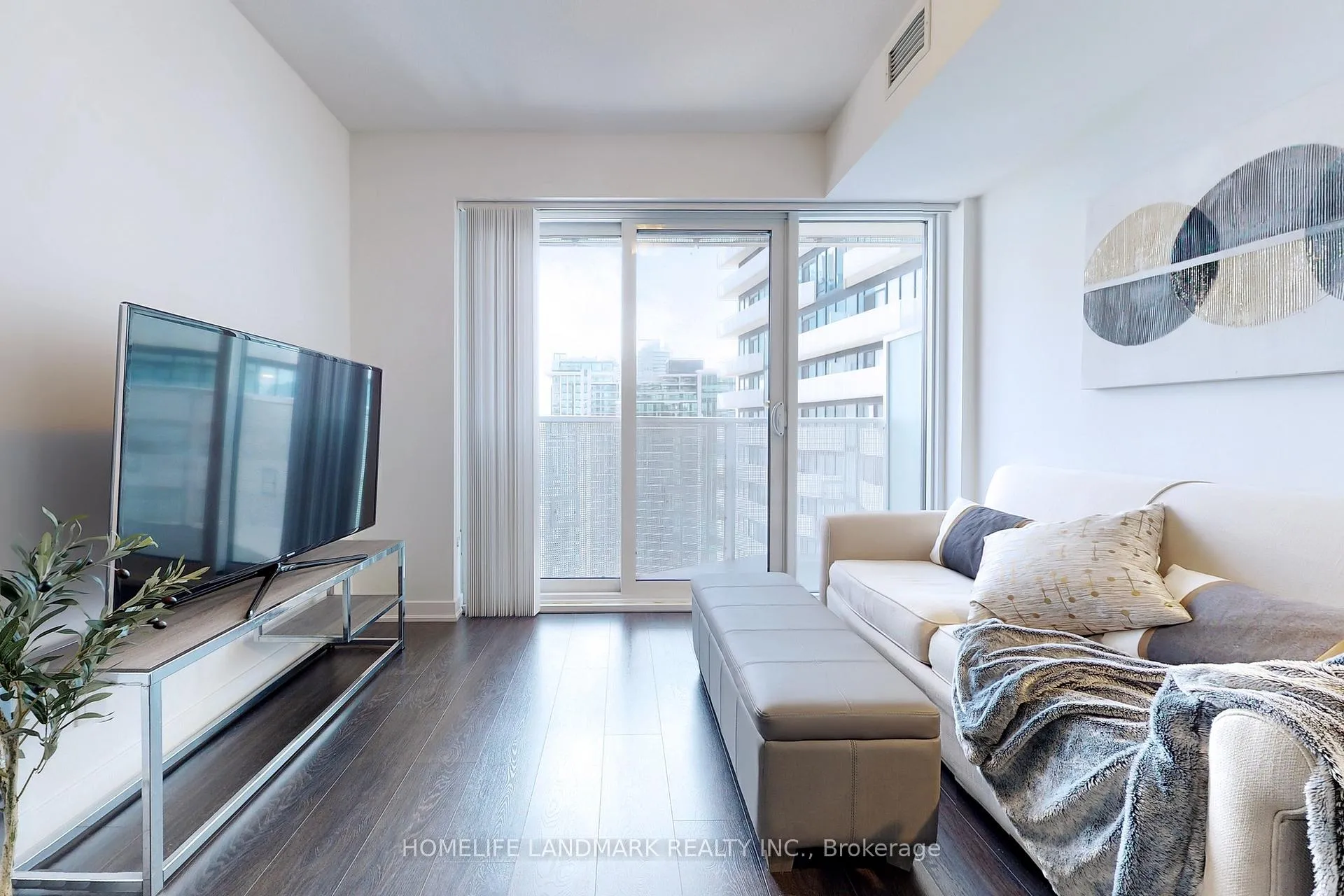 Photo 3 of Unit 4705, 100 Harbour Street, Toronto, Waterfront Communities — HOMEH