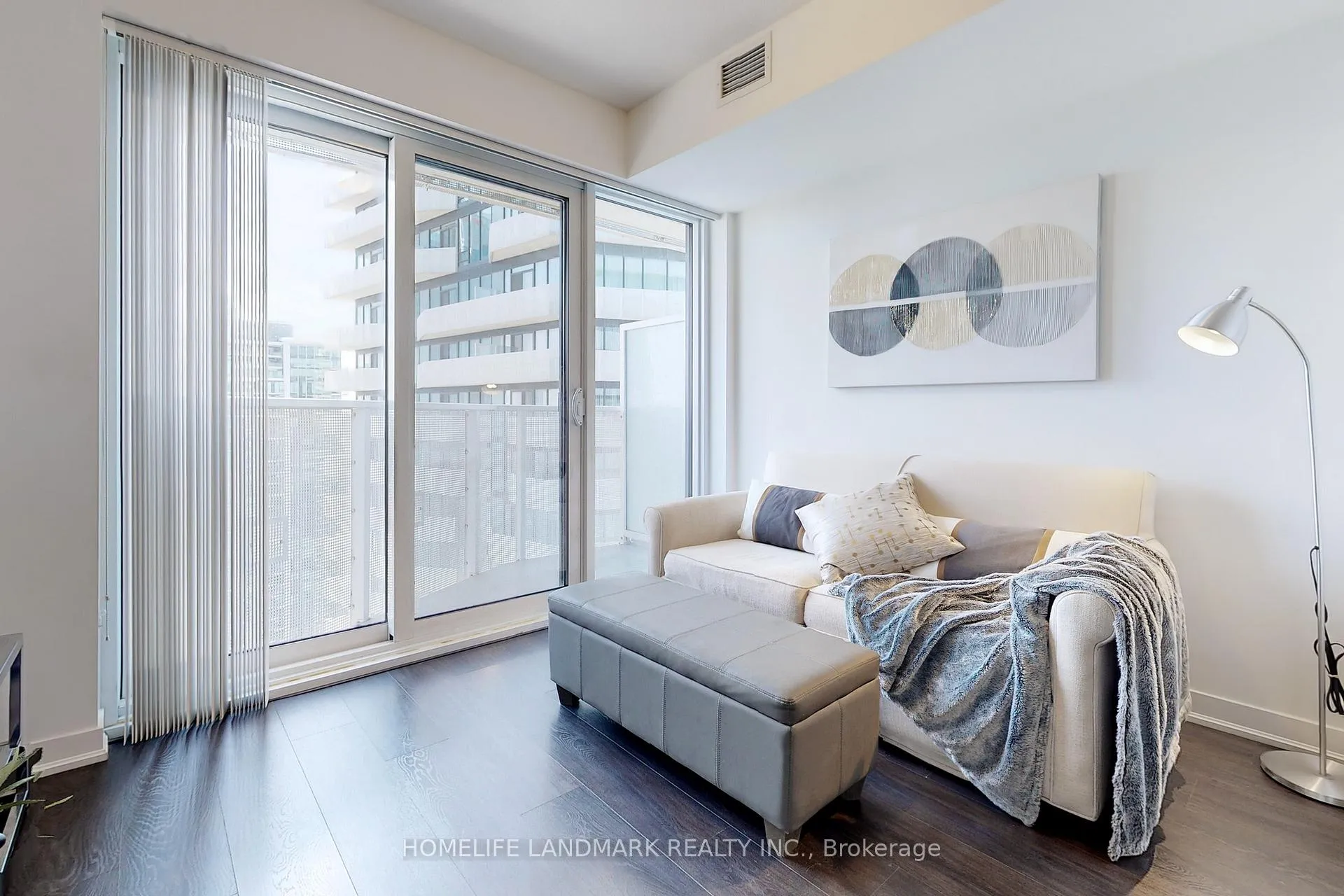 Photo 4 of Unit 4705, 100 Harbour Street, Toronto, Waterfront Communities — HOMEH