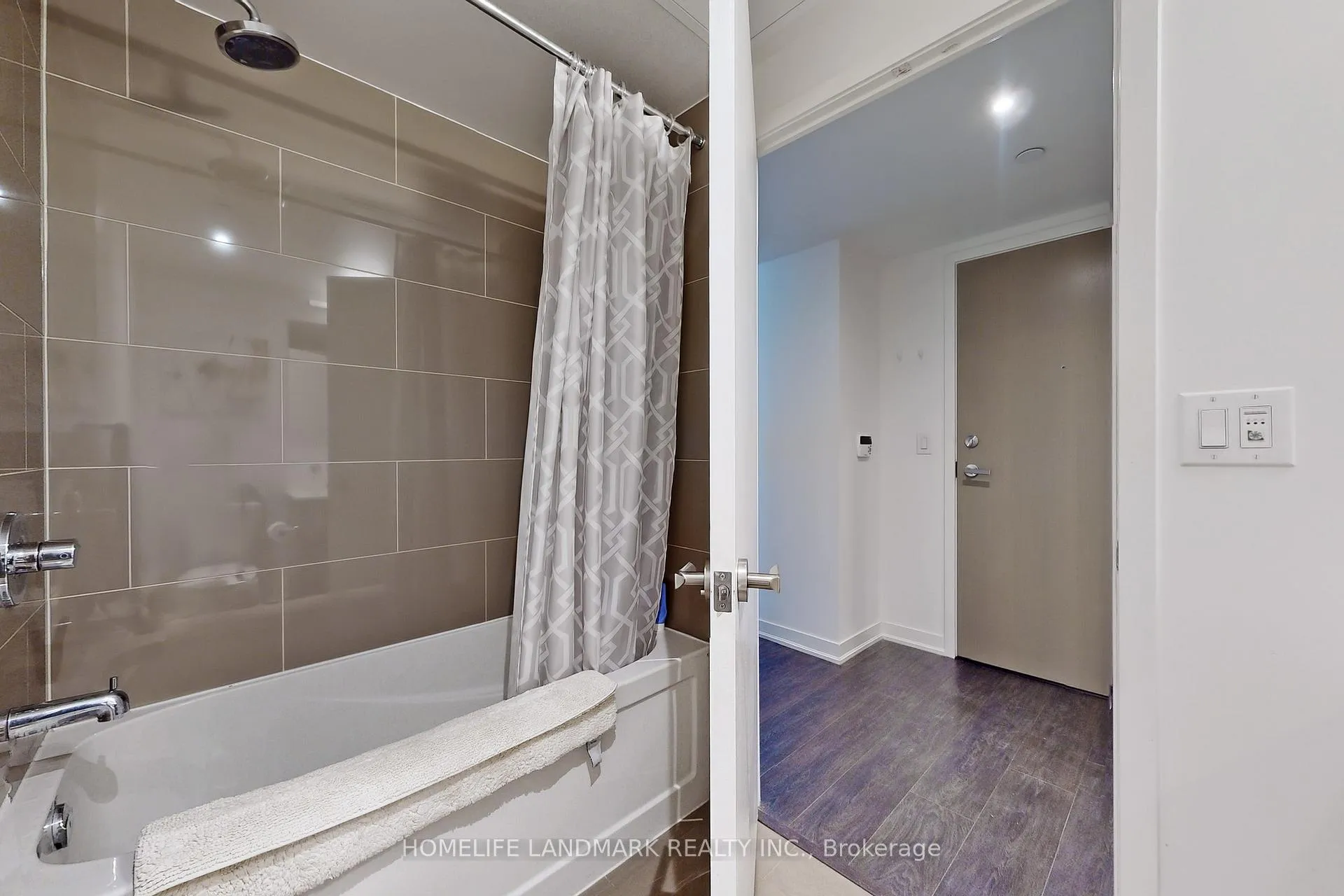 Photo 22 of Unit 4705, 100 Harbour Street, Toronto, Waterfront Communities — HOMEH