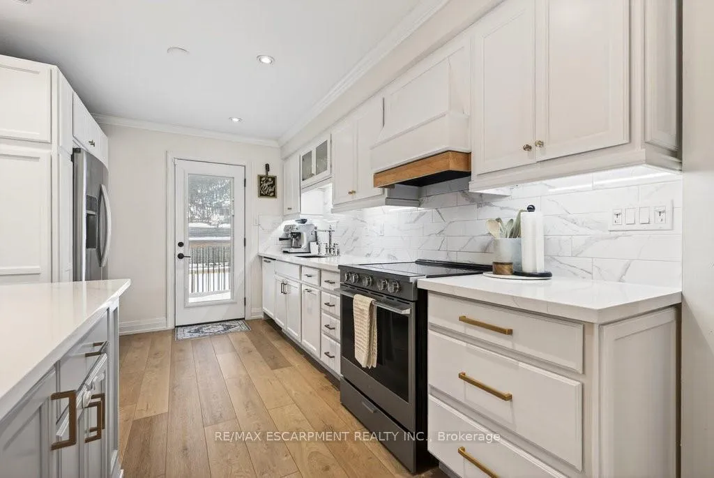 Photo 22 of 16 Forestgate Drive, Hamilton, Fessenden — HOMEH