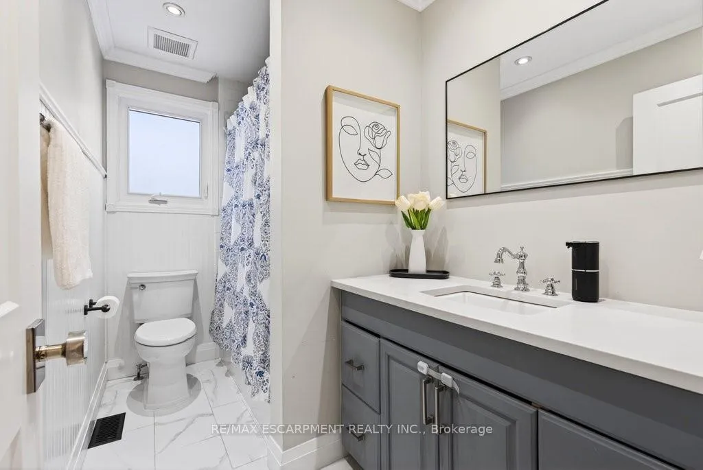 Photo 34 of 16 Forestgate Drive, Hamilton, Fessenden — HOMEH