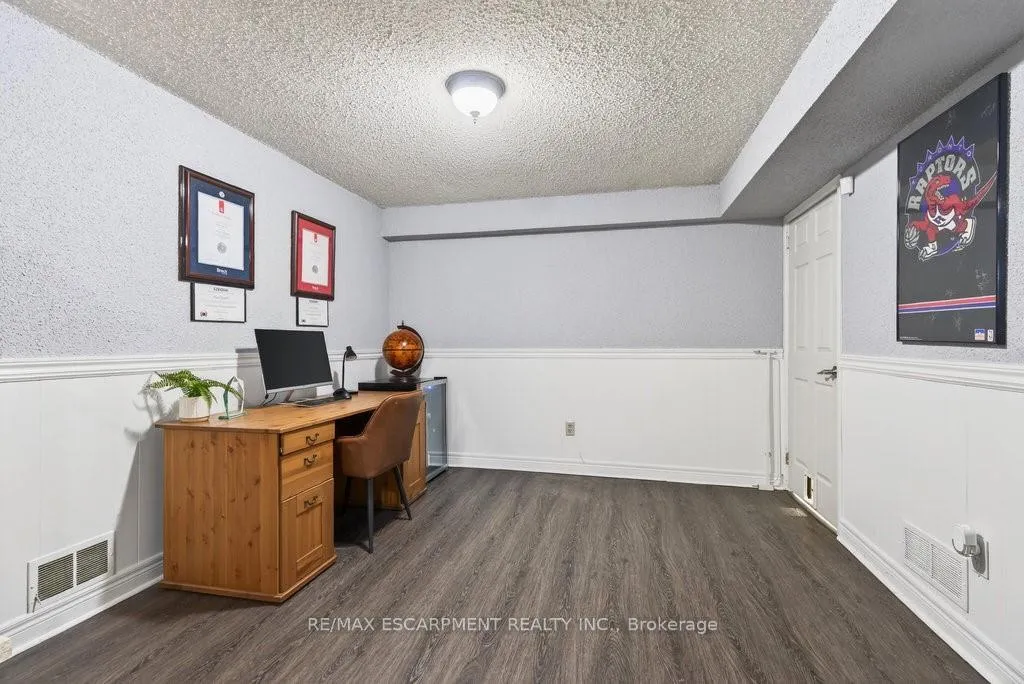 Photo 40 of 16 Forestgate Drive, Hamilton, Fessenden — HOMEH