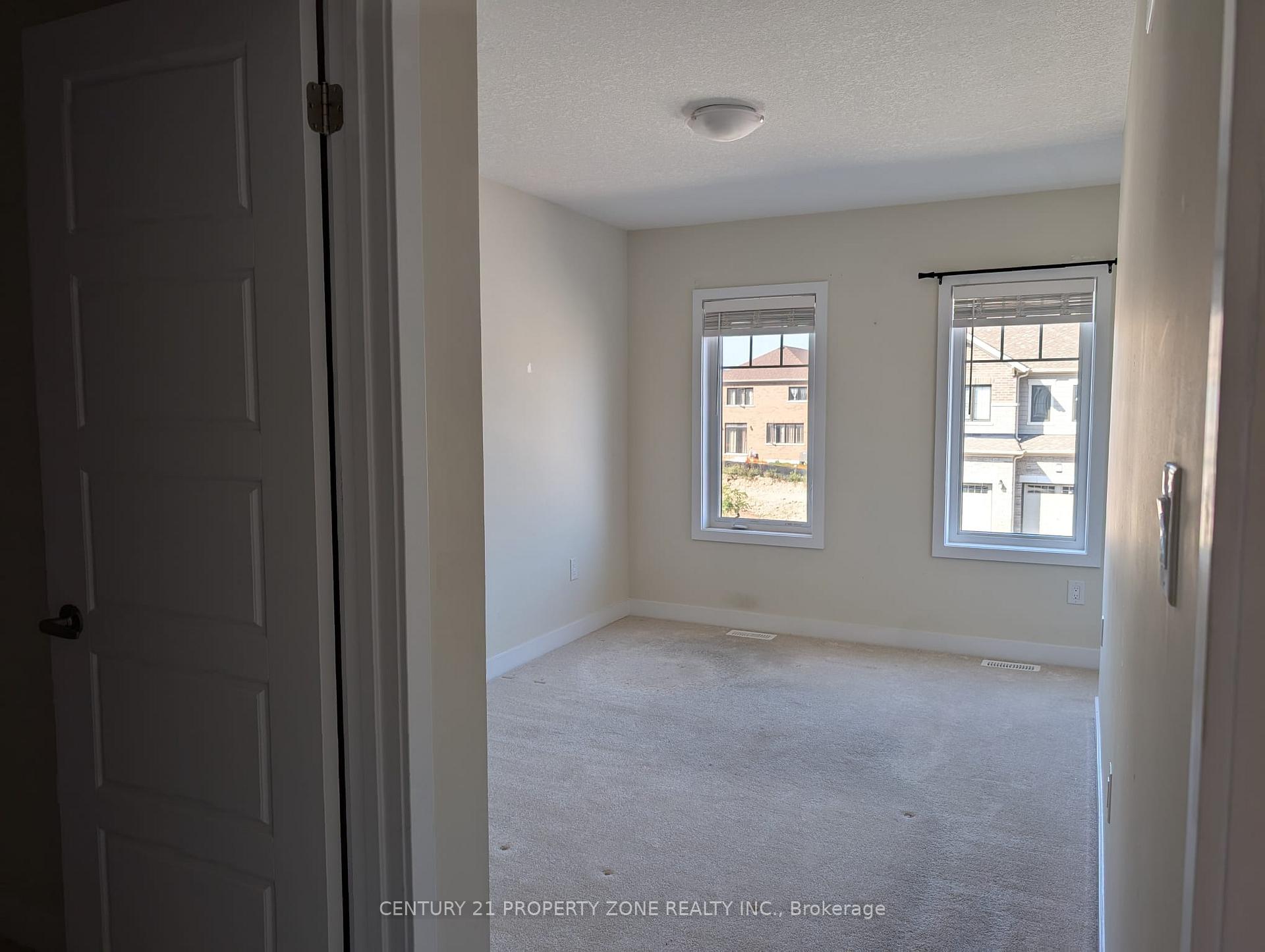 Photo 4 of 30 Lemon Avenue N, Thorold, Hurricane/Merrittville — HOMEH