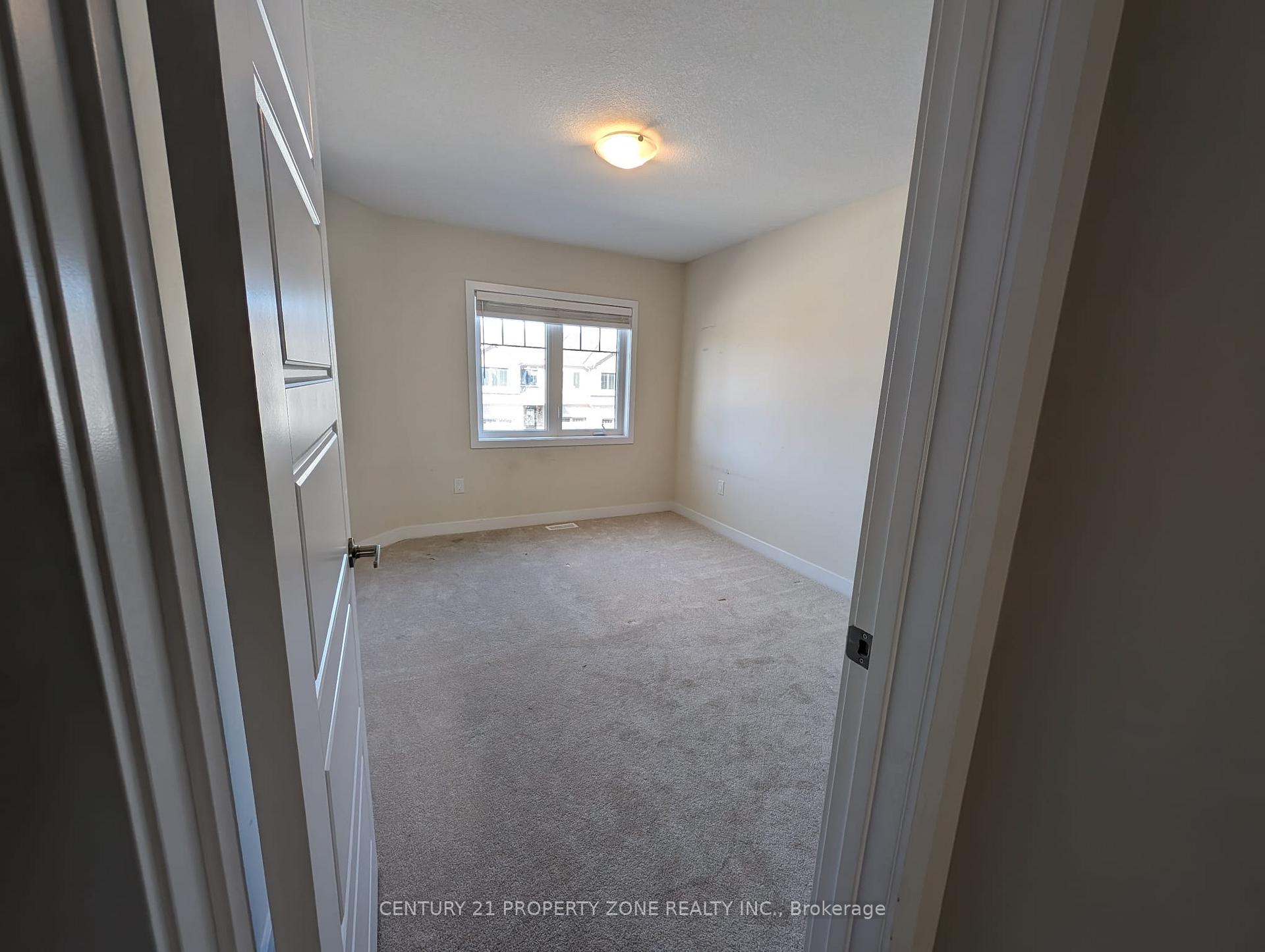 Photo 5 of 30 Lemon Avenue N, Thorold, Hurricane/Merrittville — HOMEH