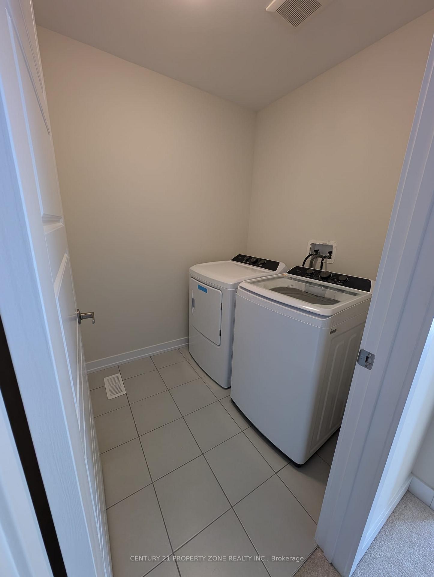 Photo 9 of 30 Lemon Avenue N, Thorold, Hurricane/Merrittville — HOMEH
