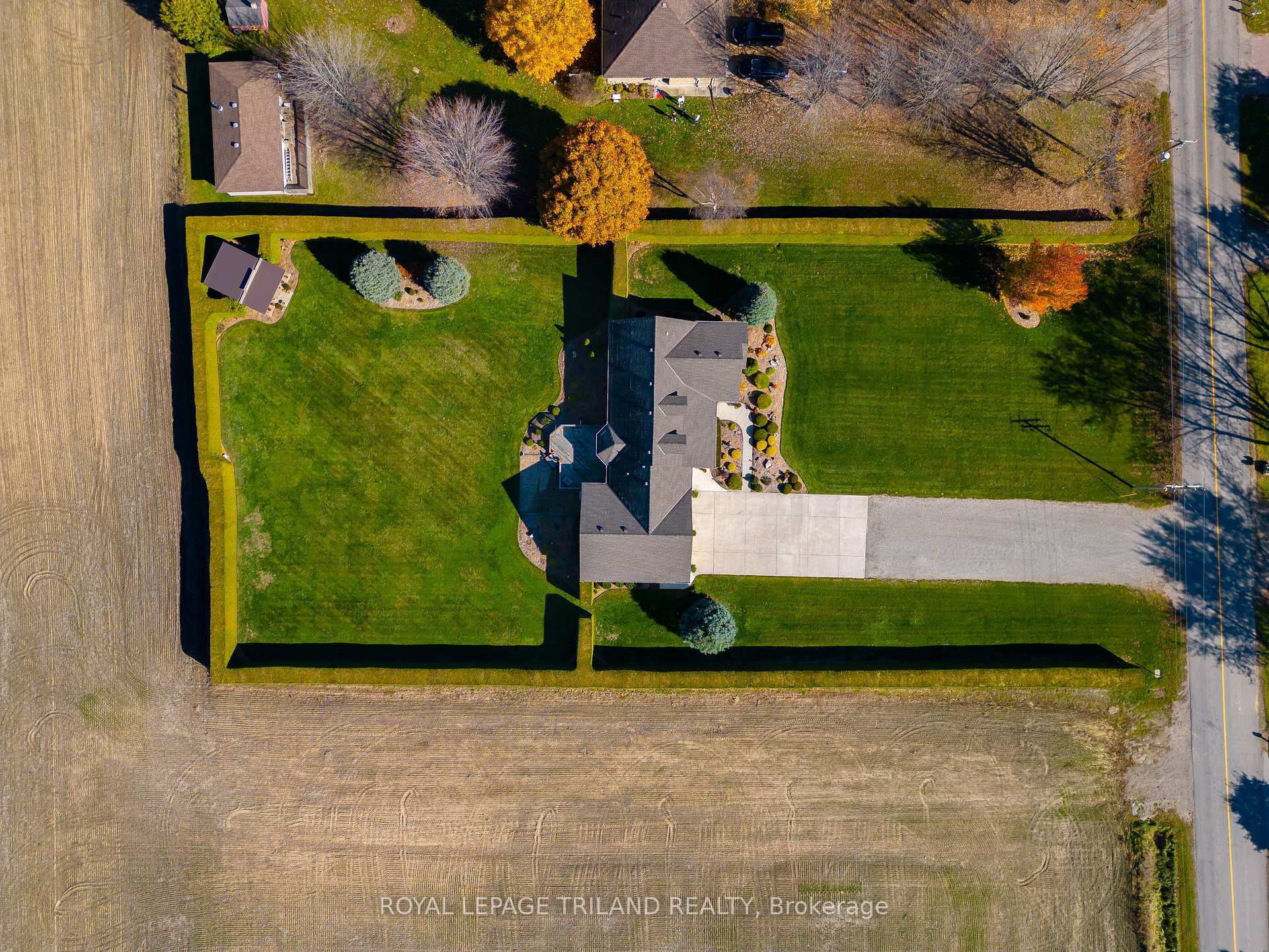 Photo 5 of 1104 Gladstone Drive, Thames Centre, Rural Thames Centre — HOMEH