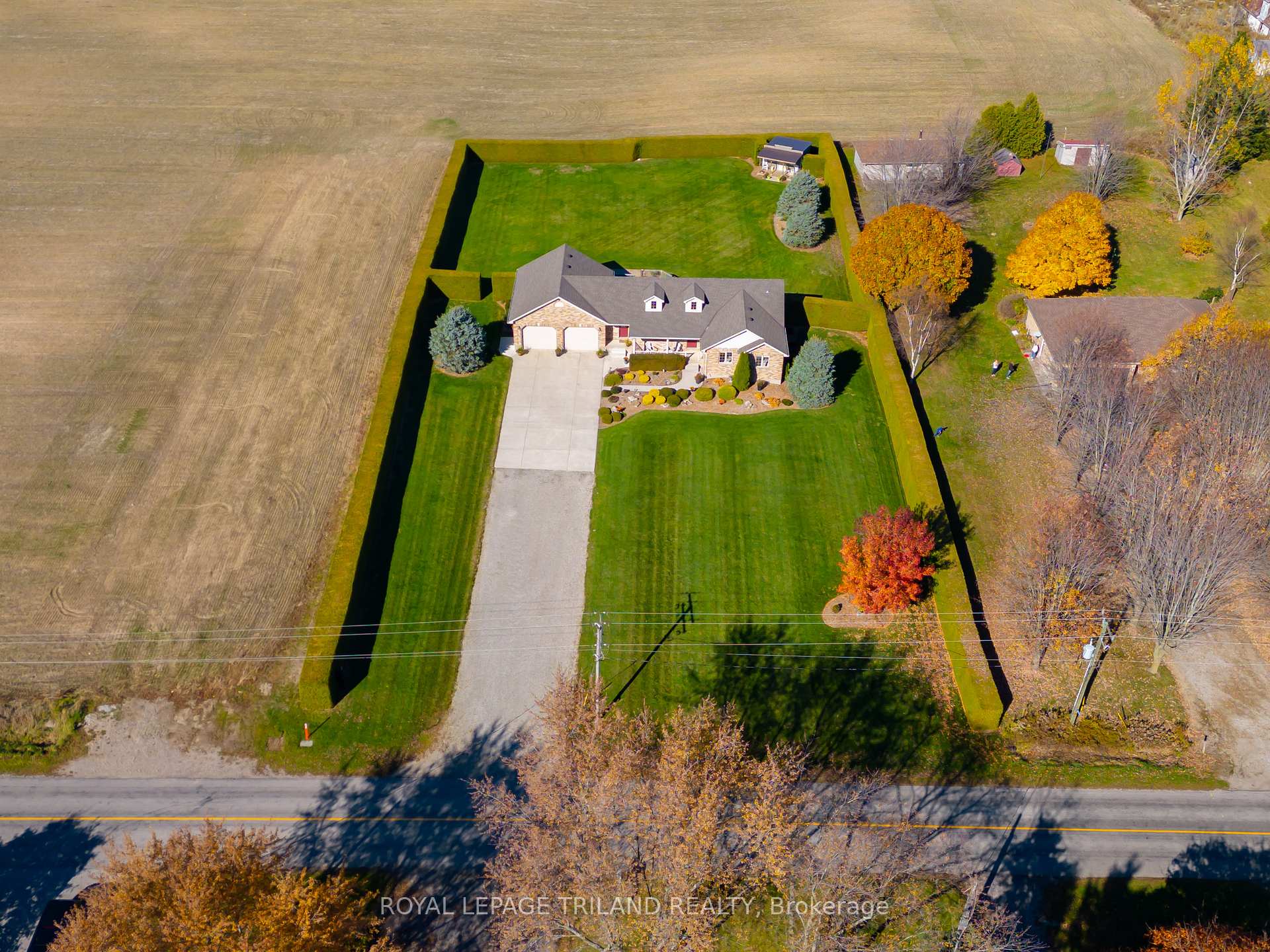 Photo 6 of 1104 Gladstone Drive, Thames Centre, Rural Thames Centre — HOMEH