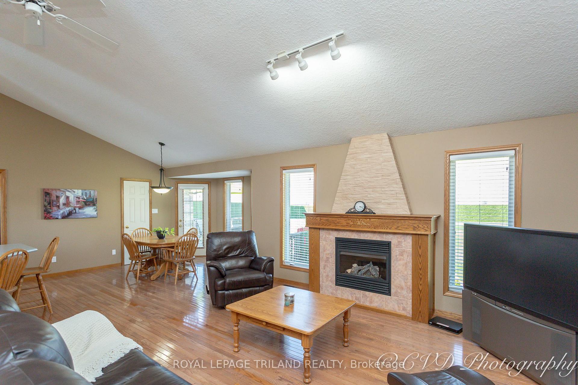 Photo 7 of 1104 Gladstone Drive, Thames Centre, Rural Thames Centre — HOMEH