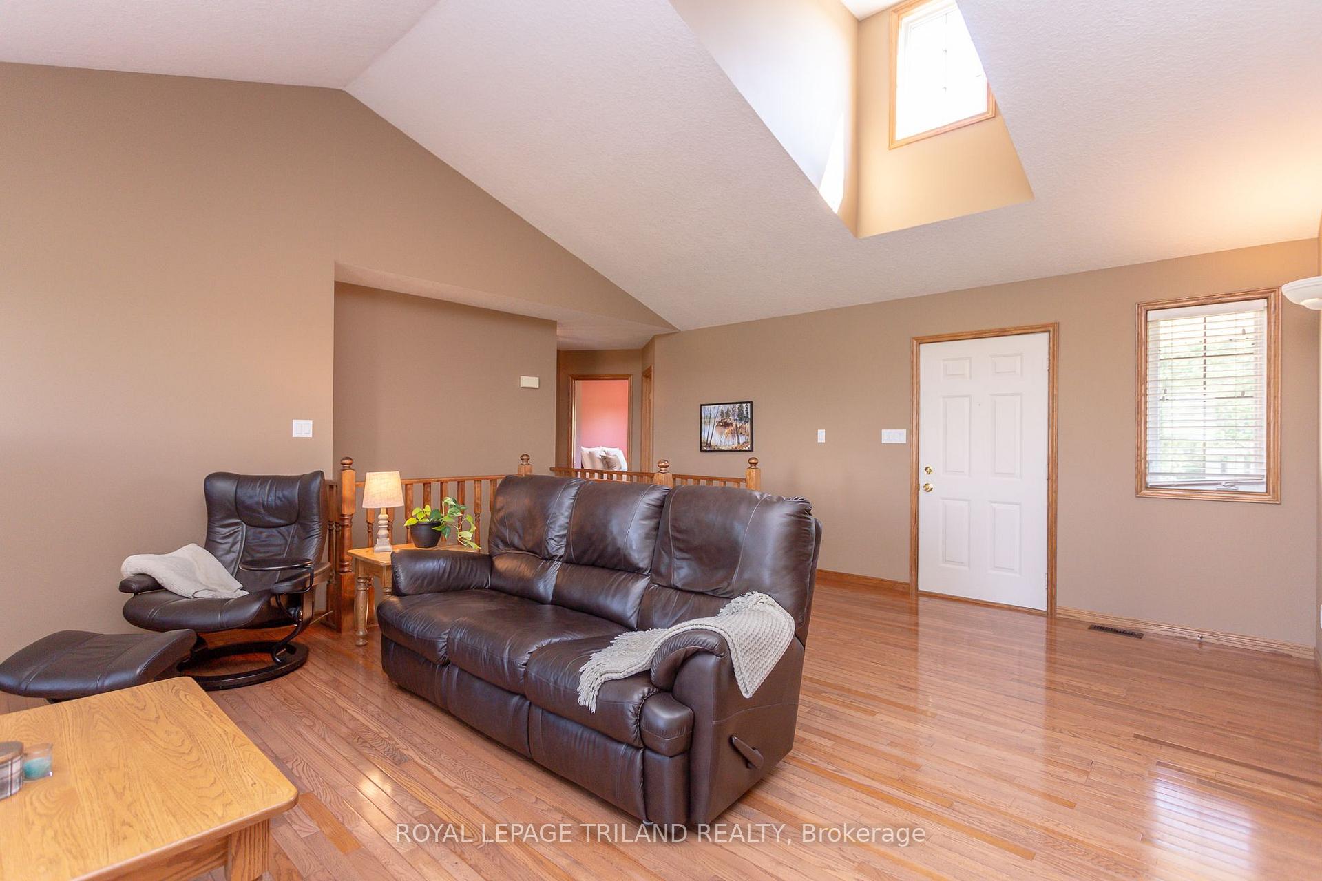 Photo 9 of 1104 Gladstone Drive, Thames Centre, Rural Thames Centre — HOMEH