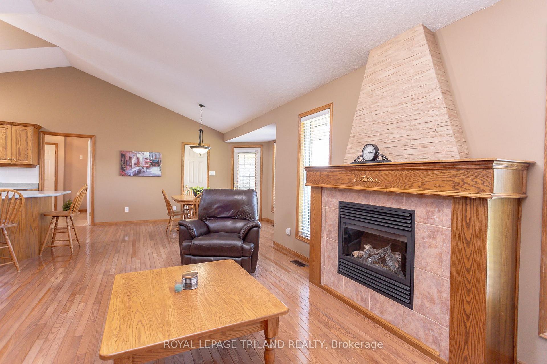 Photo 10 of 1104 Gladstone Drive, Thames Centre, Rural Thames Centre — HOMEH