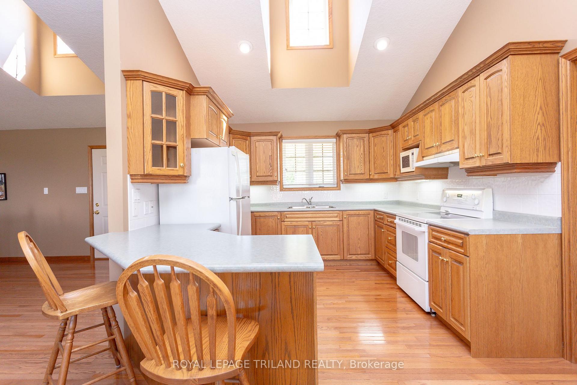 Photo 13 of 1104 Gladstone Drive, Thames Centre, Rural Thames Centre — HOMEH