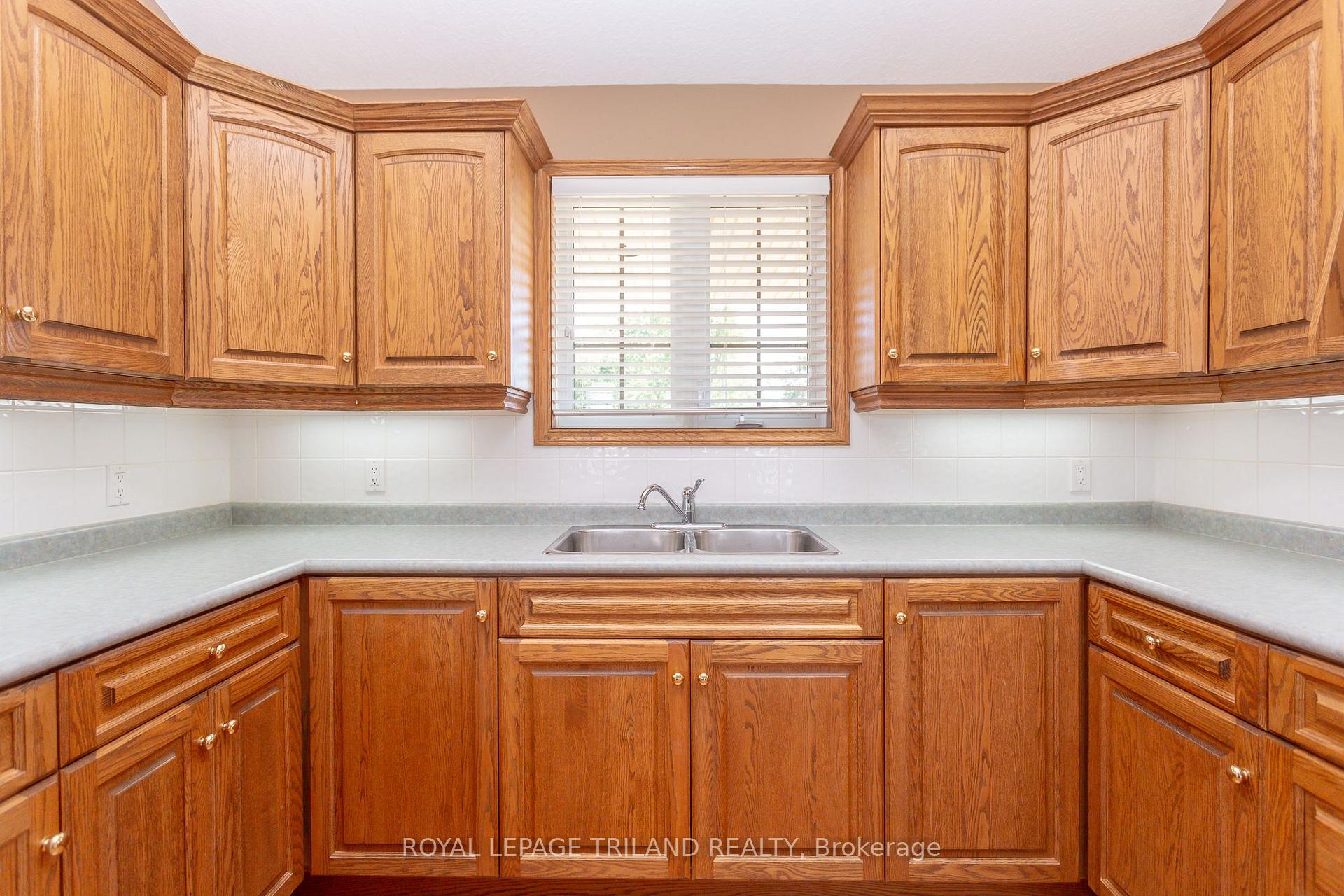 Photo 14 of 1104 Gladstone Drive, Thames Centre, Rural Thames Centre — HOMEH