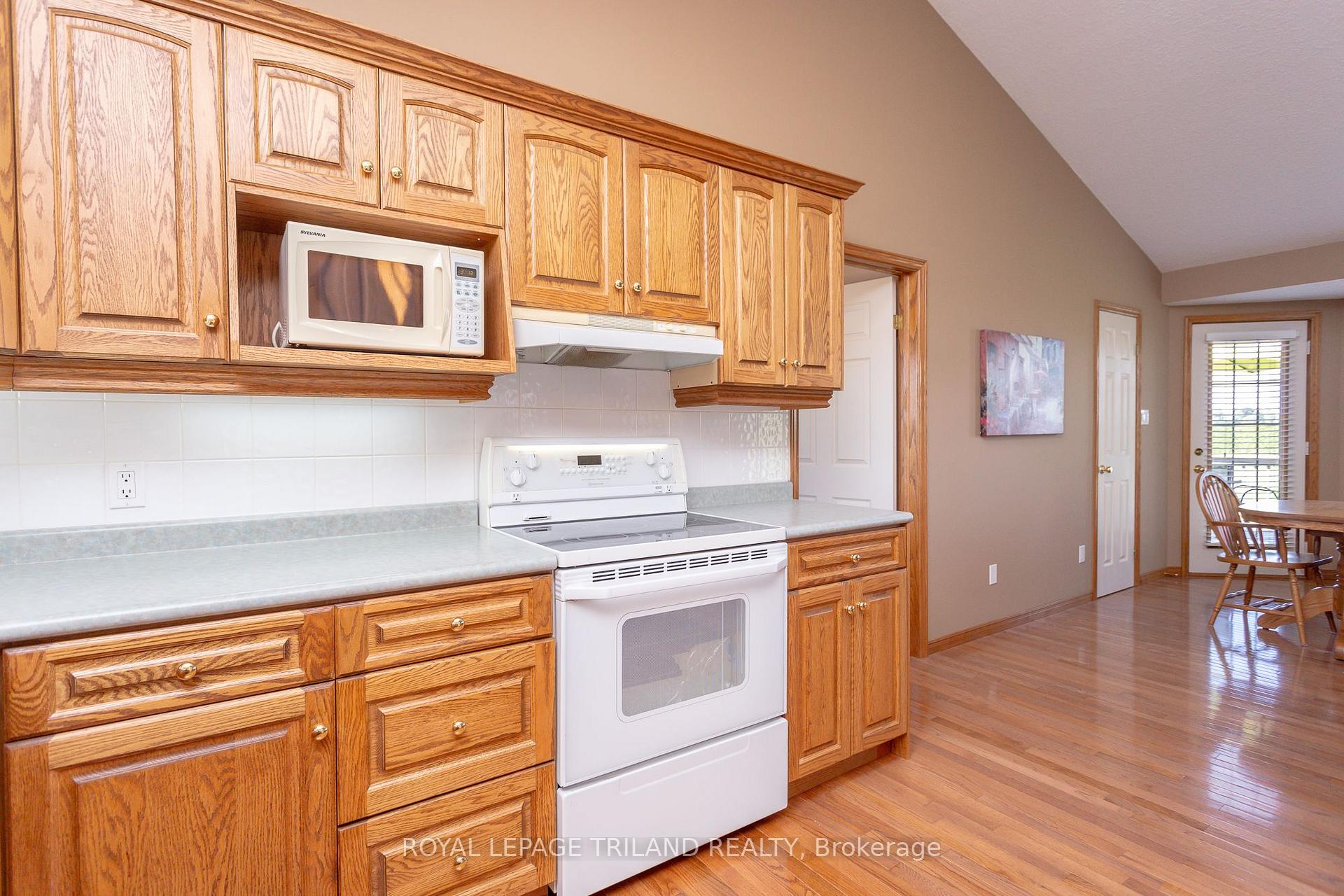 Photo 16 of 1104 Gladstone Drive, Thames Centre, Rural Thames Centre — HOMEH