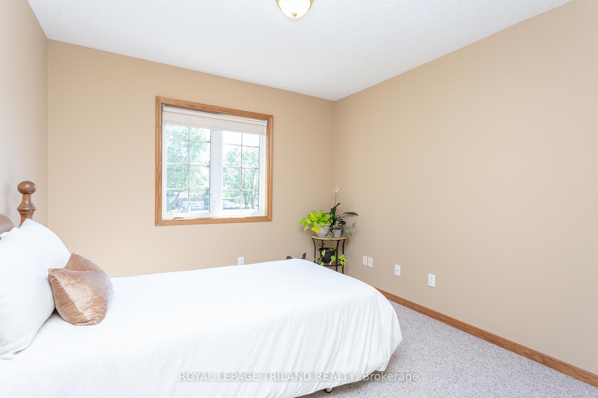 Photo 20 of 1104 Gladstone Drive, Thames Centre, Rural Thames Centre — HOMEH