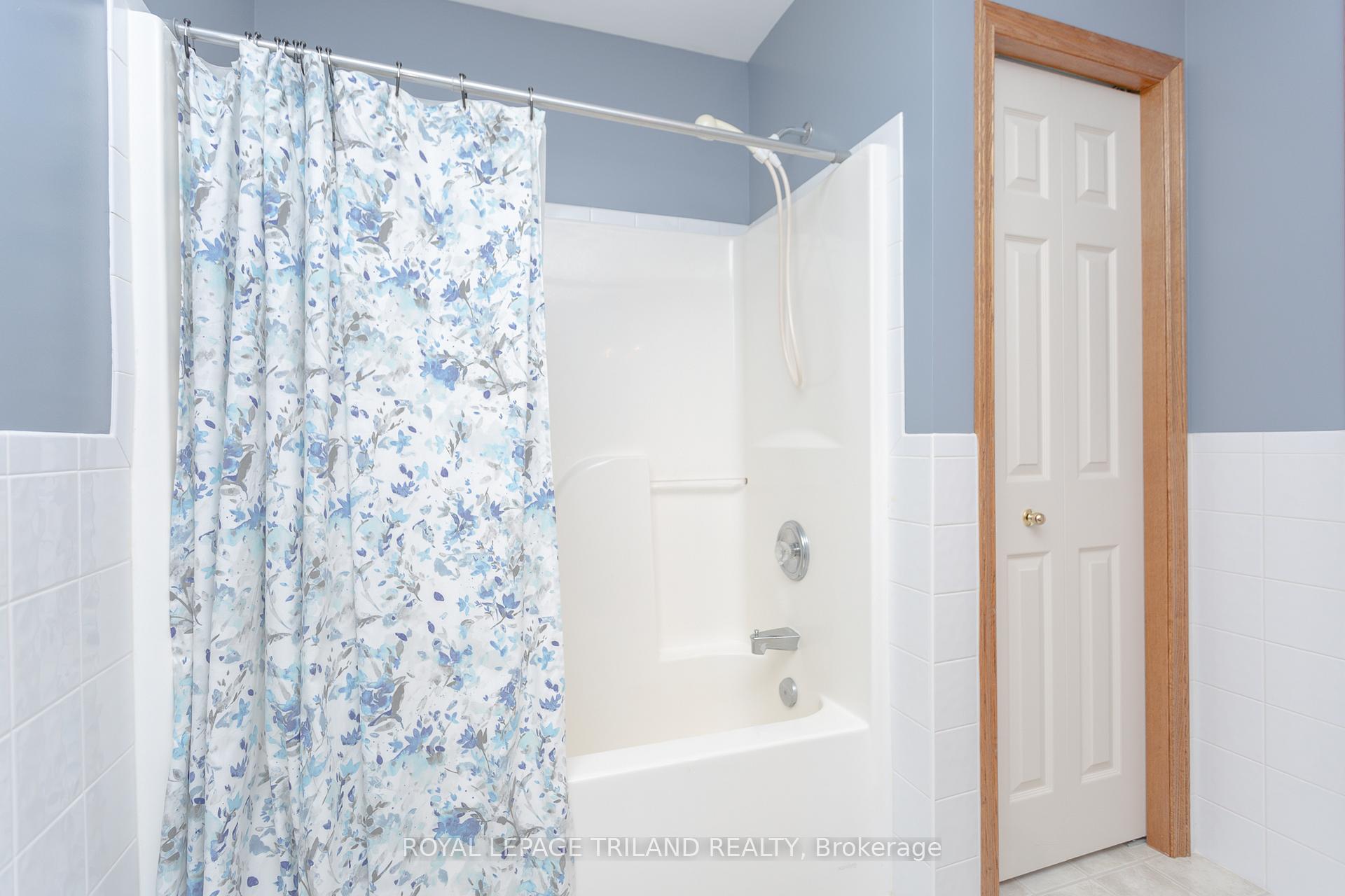 Photo 23 of 1104 Gladstone Drive, Thames Centre, Rural Thames Centre — HOMEH
