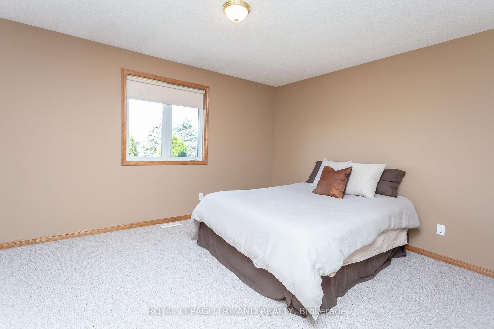 Photo 24 of 1104 Gladstone Drive, Thames Centre, Rural Thames Centre — HOMEH