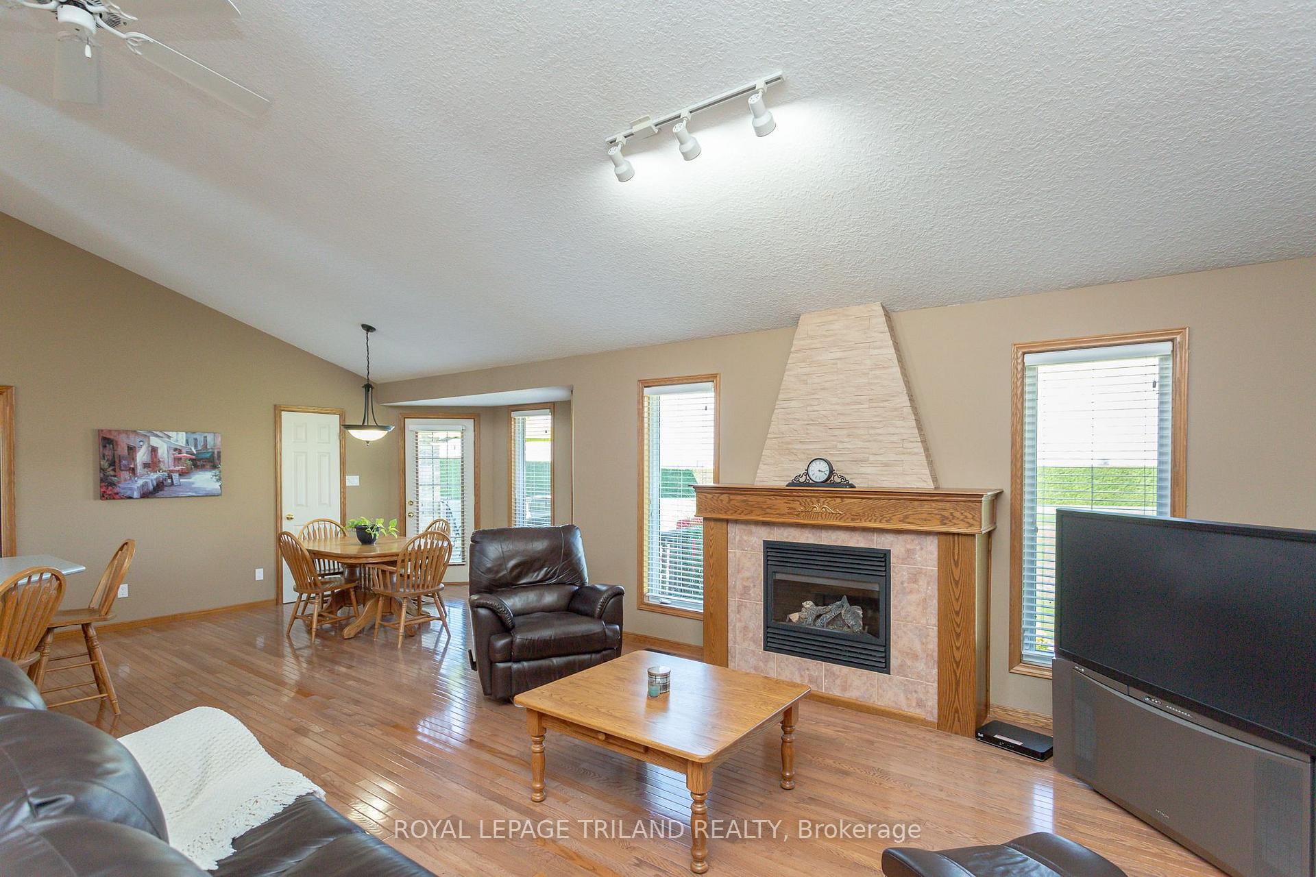 Photo 25 of 1104 Gladstone Drive, Thames Centre, Rural Thames Centre — HOMEH