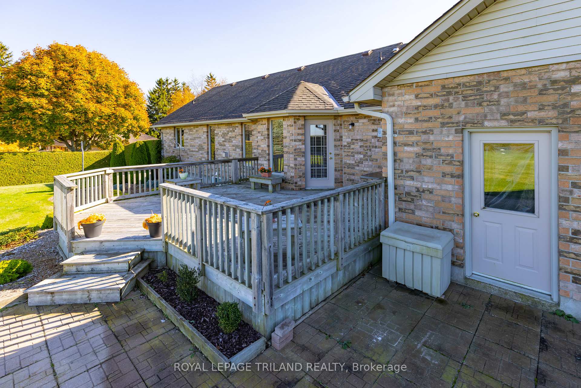 Photo 36 of 1104 Gladstone Drive, Thames Centre, Rural Thames Centre — HOMEH