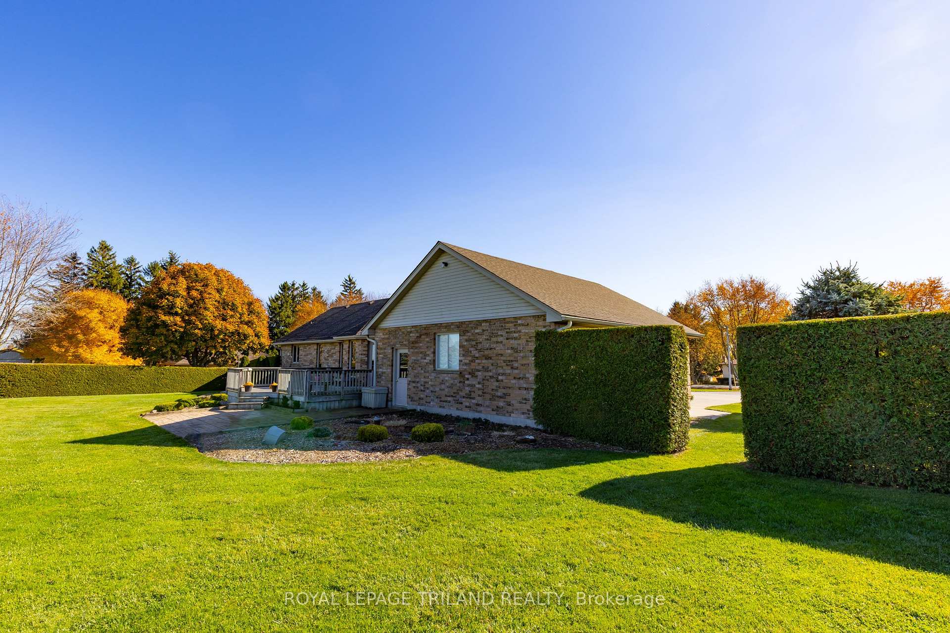 Photo 43 of 1104 Gladstone Drive, Thames Centre, Rural Thames Centre — HOMEH