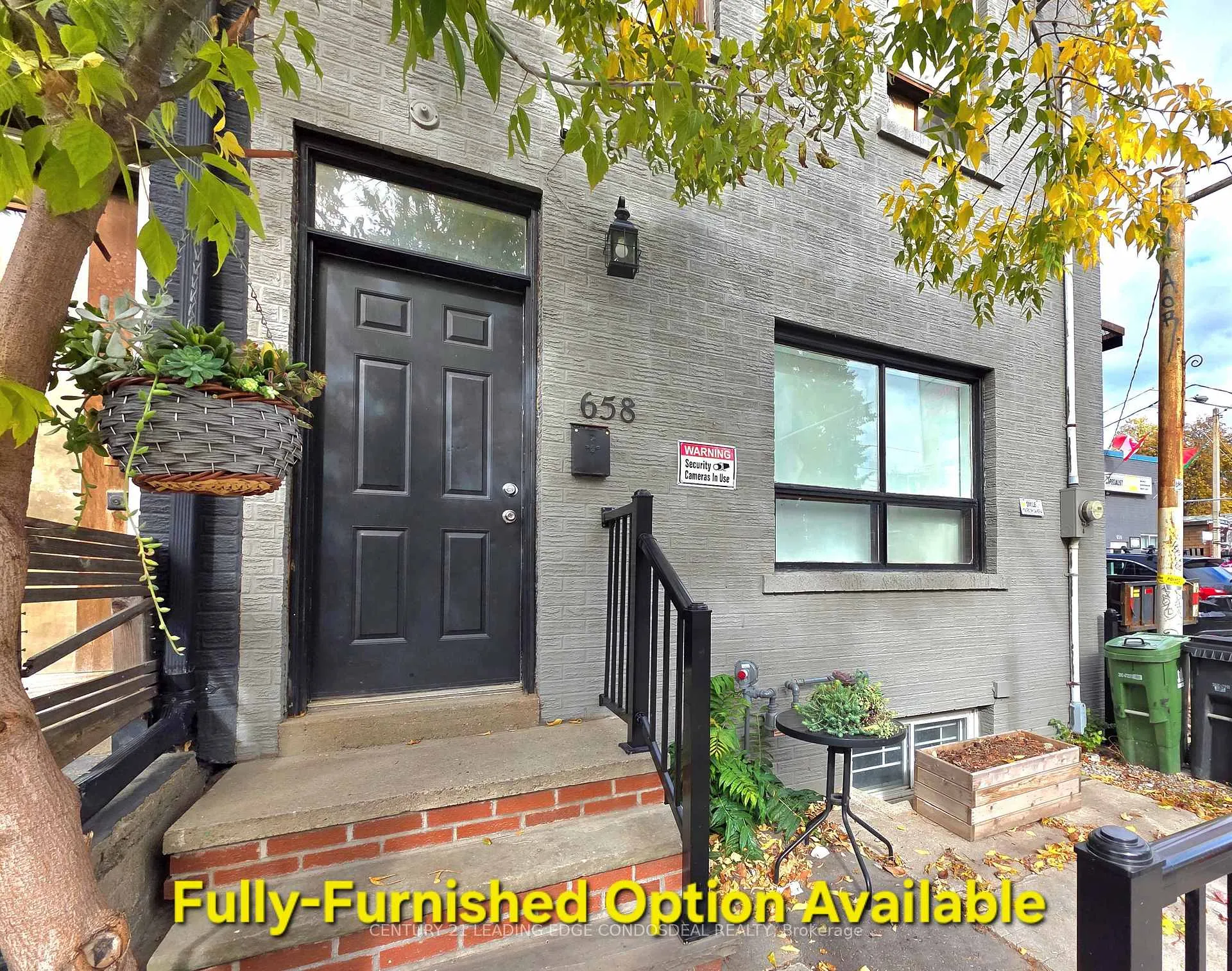 Front of Unit 2B, 658 Dundas Street W